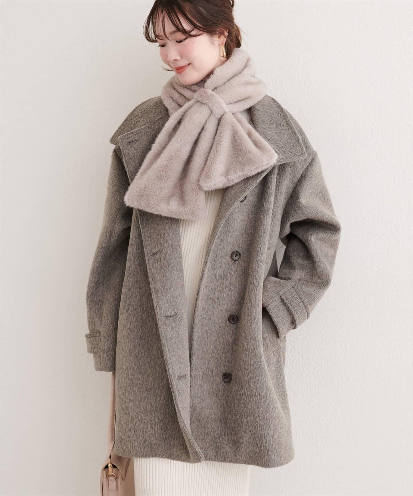帶圍巾大衣