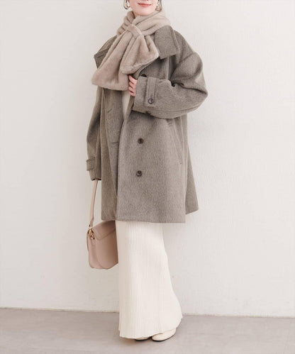 帶圍巾大衣