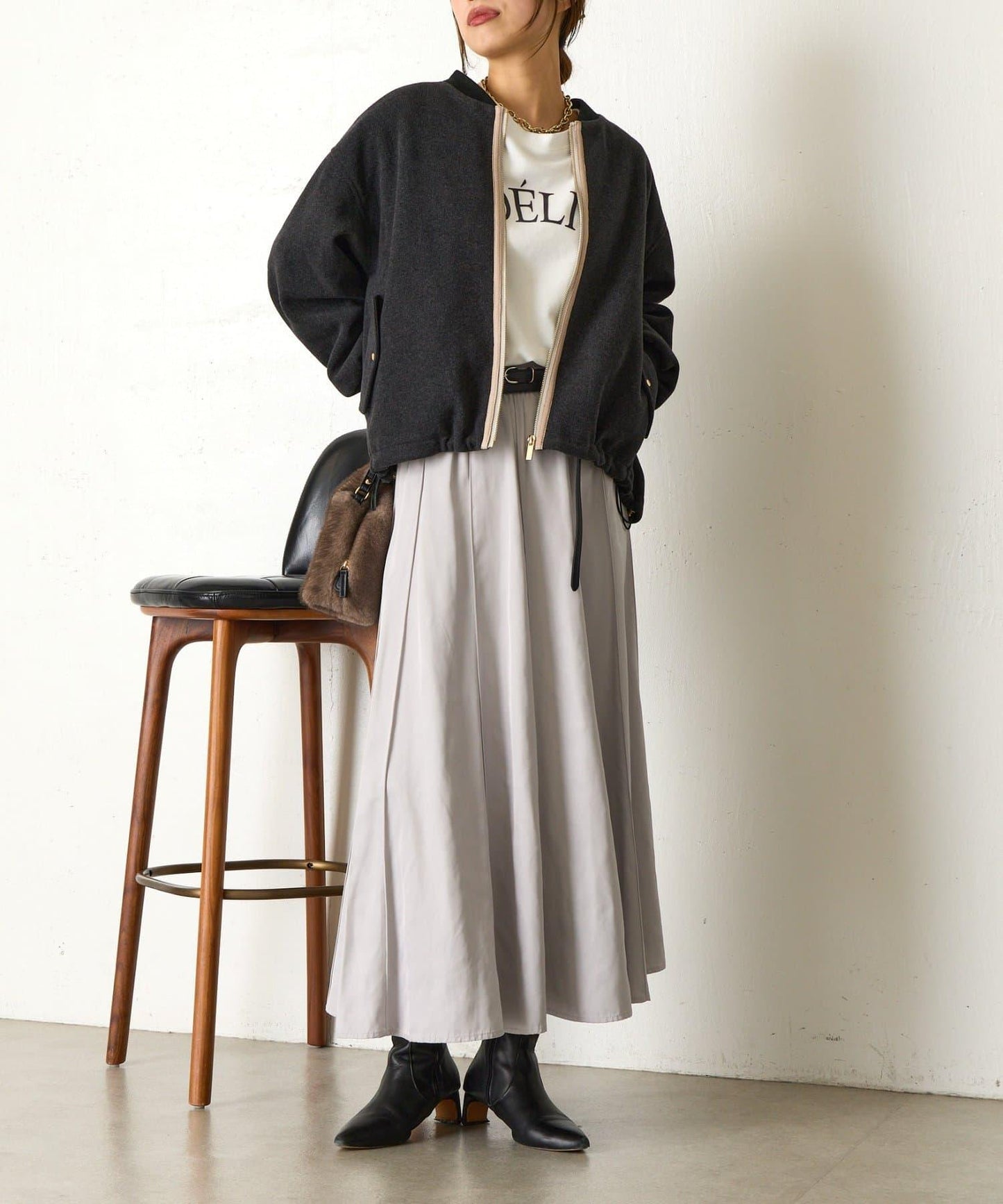 背部荷葉邊夾克