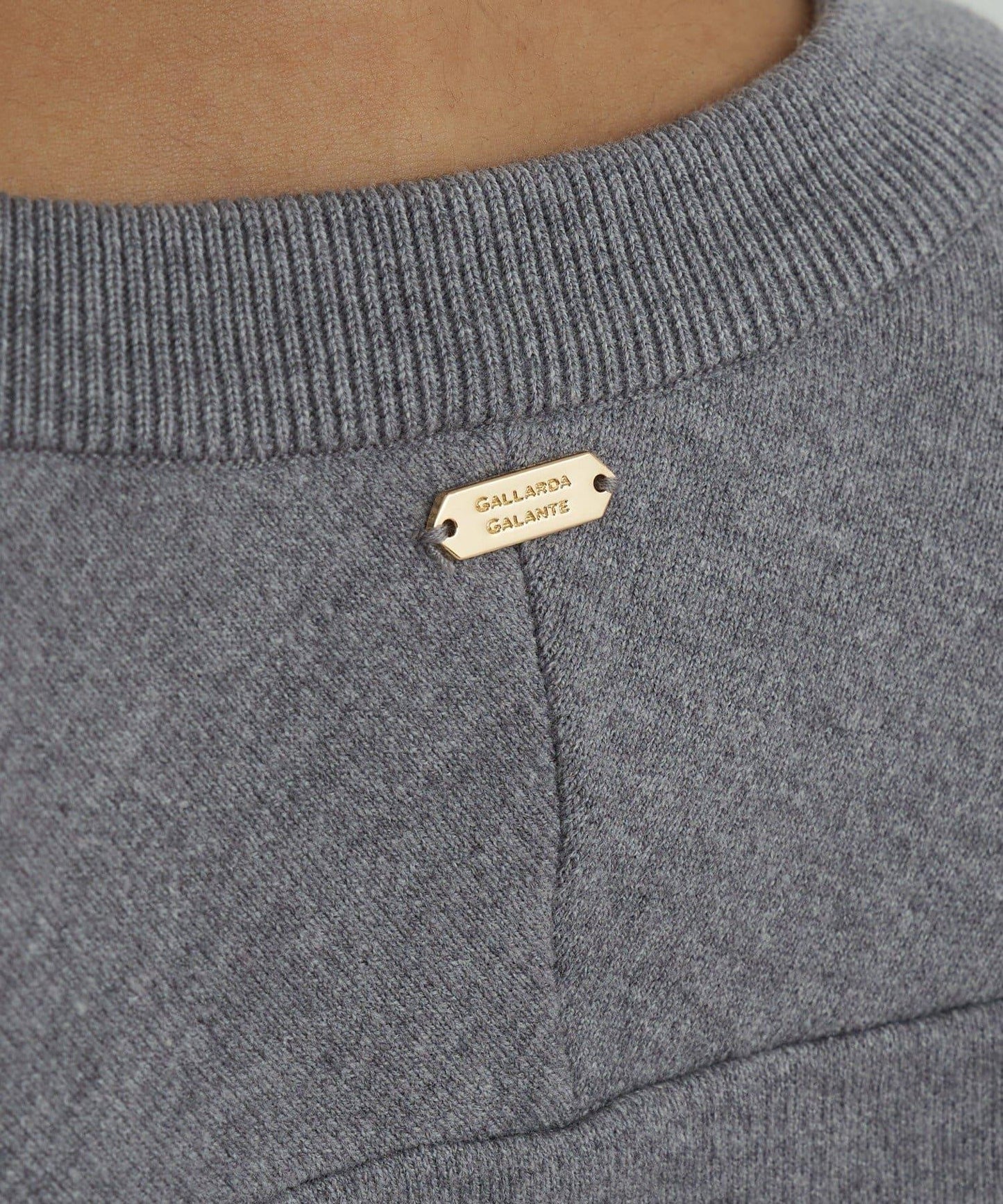 衛衣風格圓領針織衫