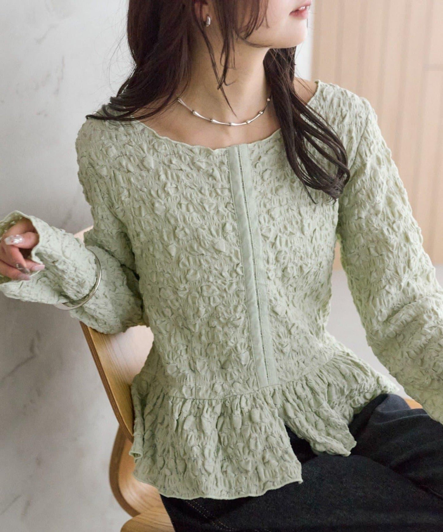 褶皺荷葉邊上衣