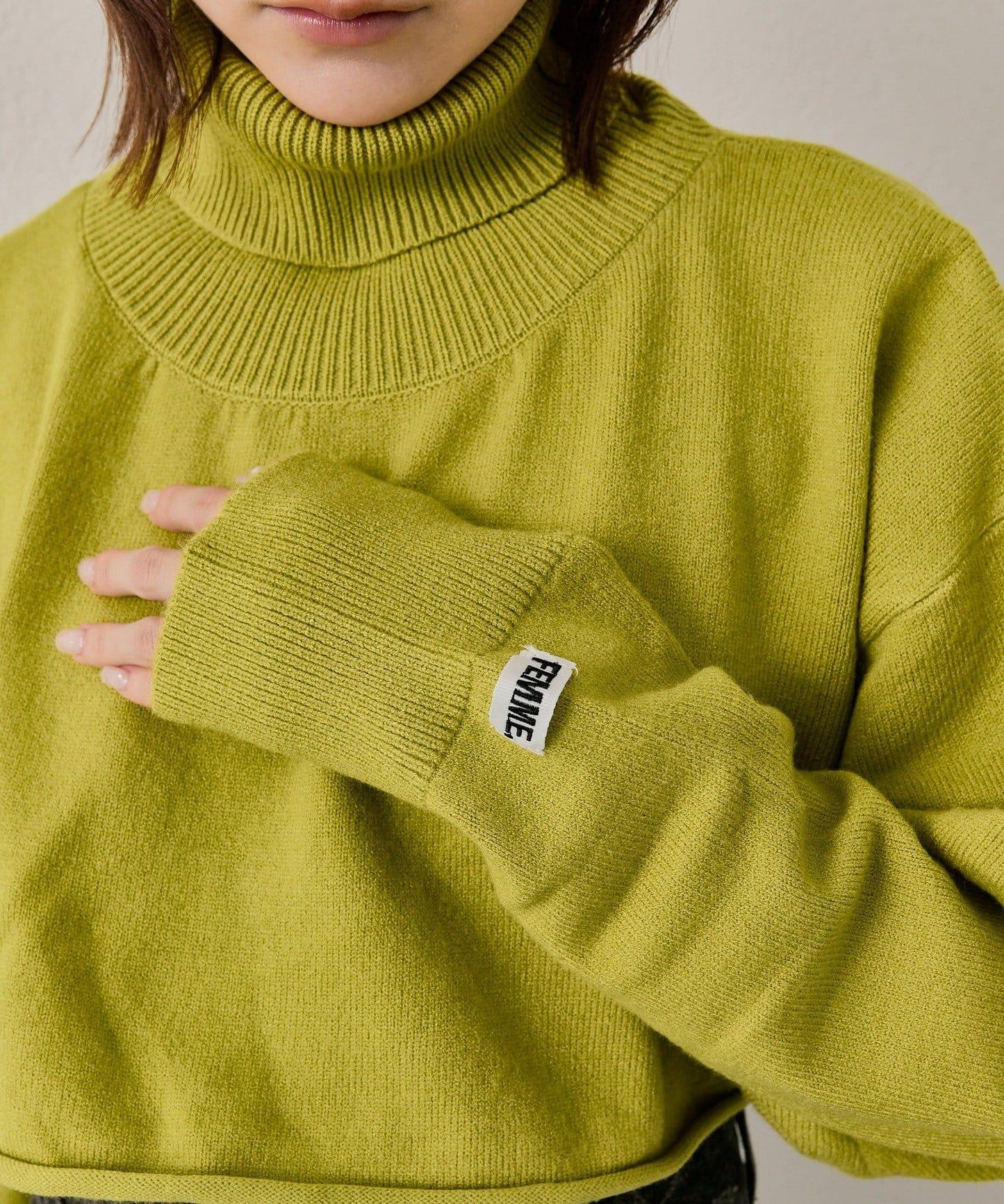 mline 短款高領針織上衣