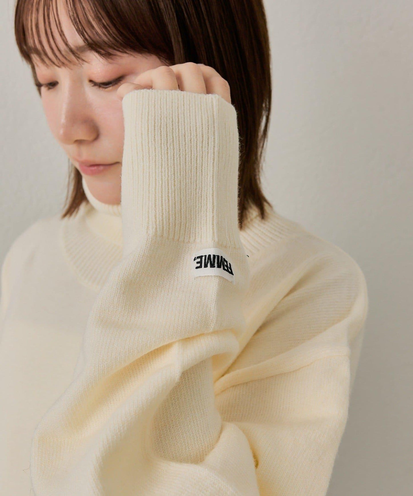 mline 短款高領針織上衣