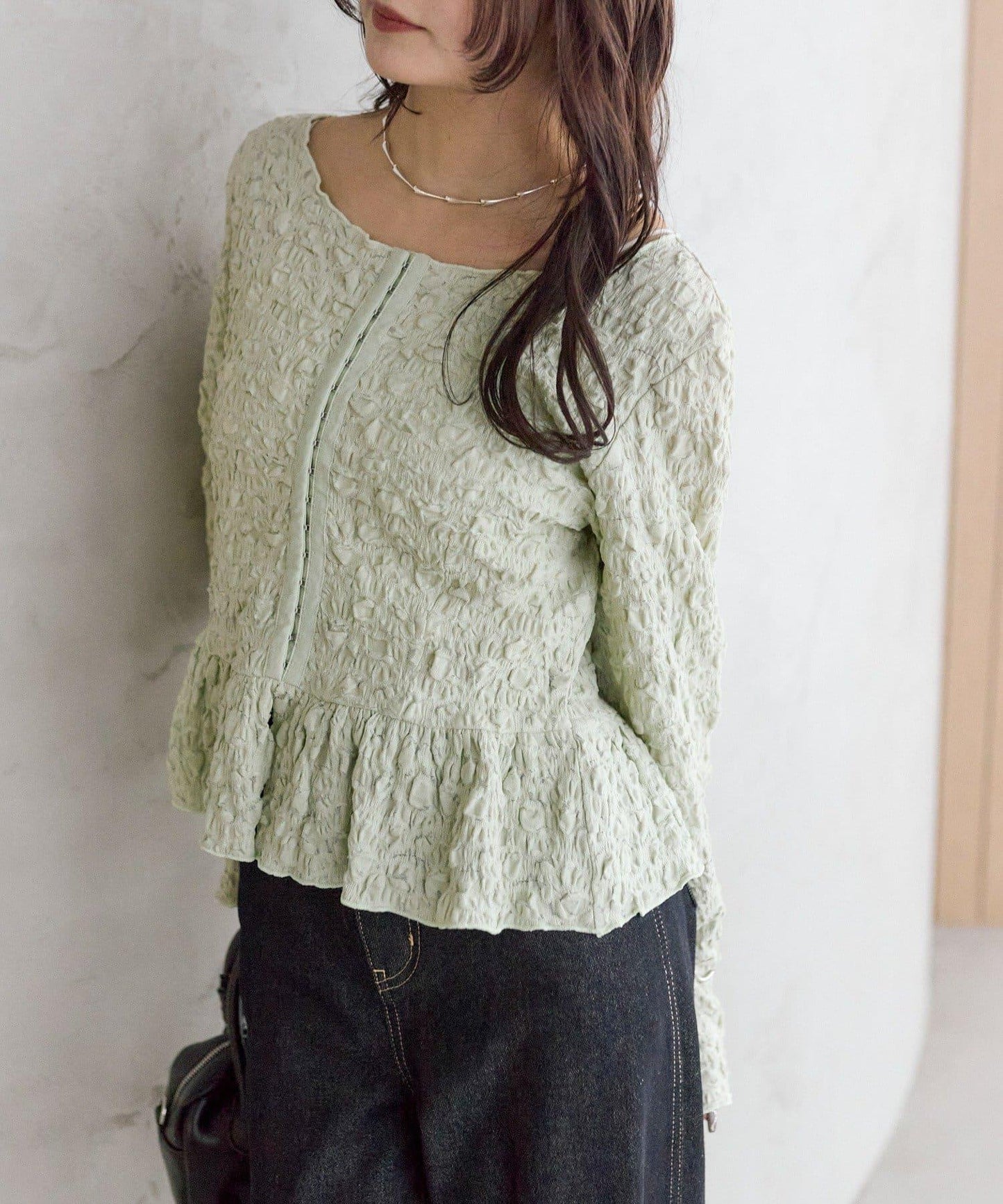 褶皺荷葉邊上衣