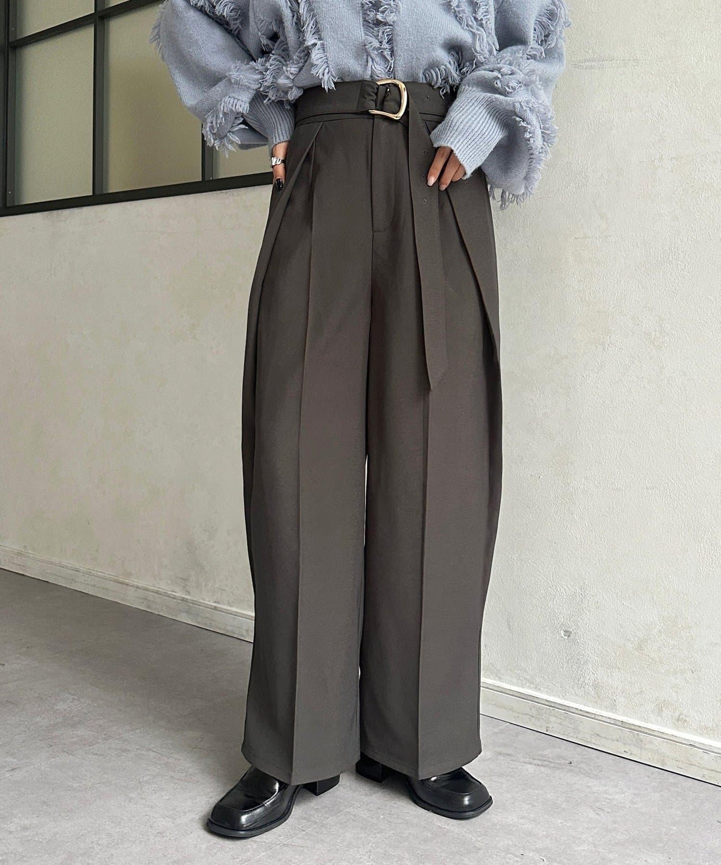 微妙色調腰帶褶皺西裝褲