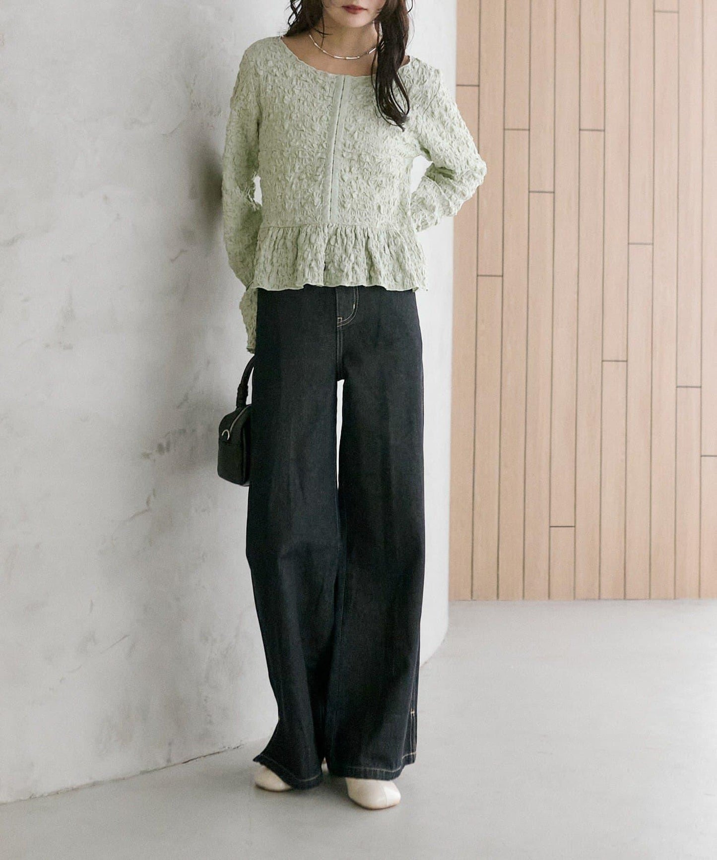 褶皺荷葉邊上衣