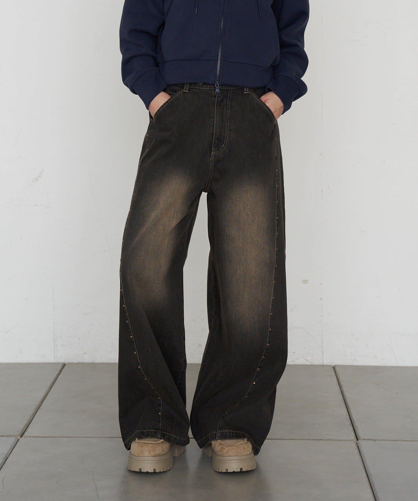 鉚釘裝飾寬鬆牛仔褲