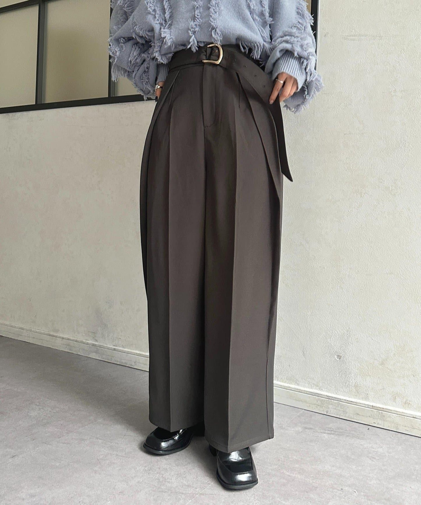 微妙色調腰帶褶皺西裝褲