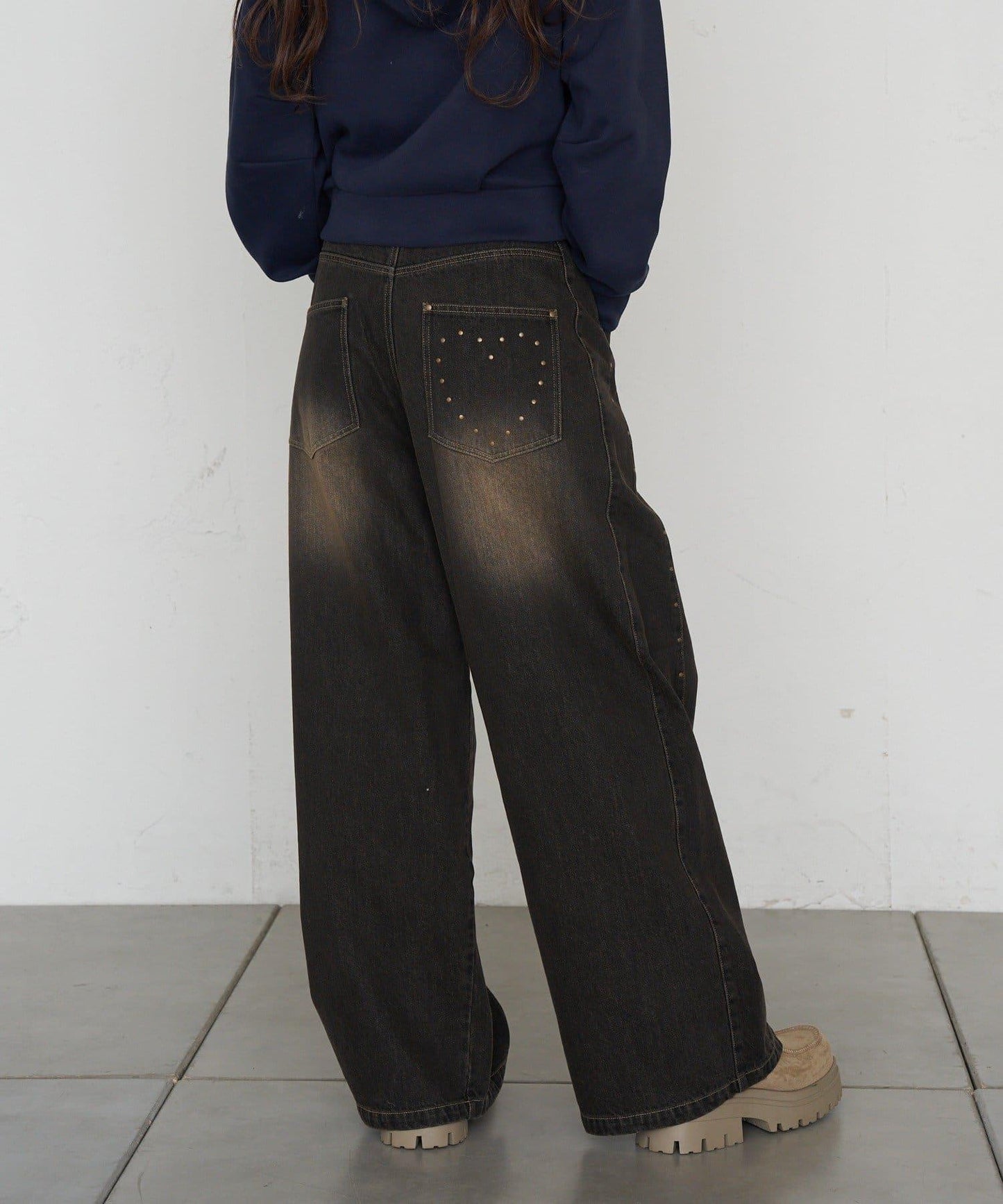 鉚釘裝飾寬鬆牛仔褲