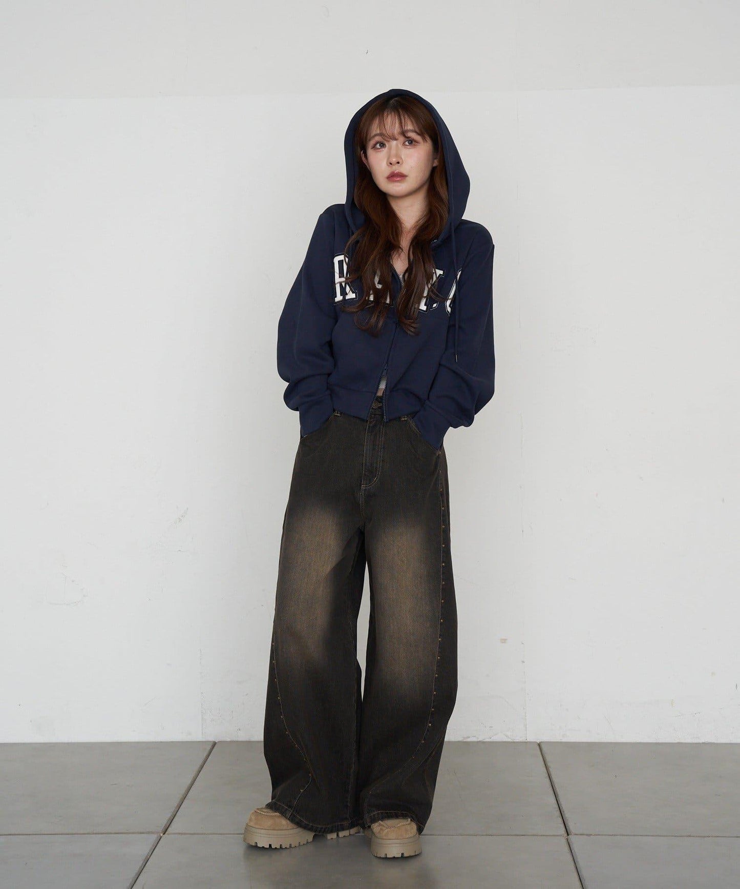 鉚釘裝飾寬鬆牛仔褲