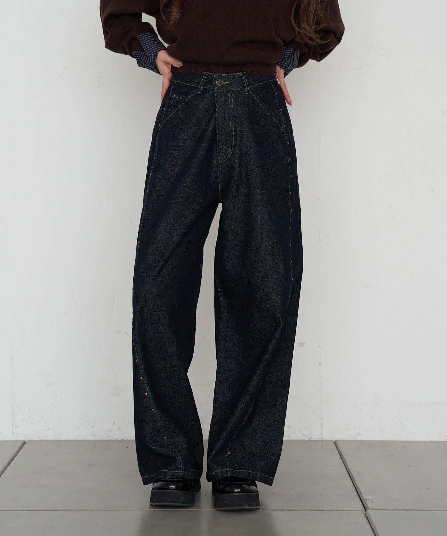 鉚釘裝飾寬鬆牛仔褲