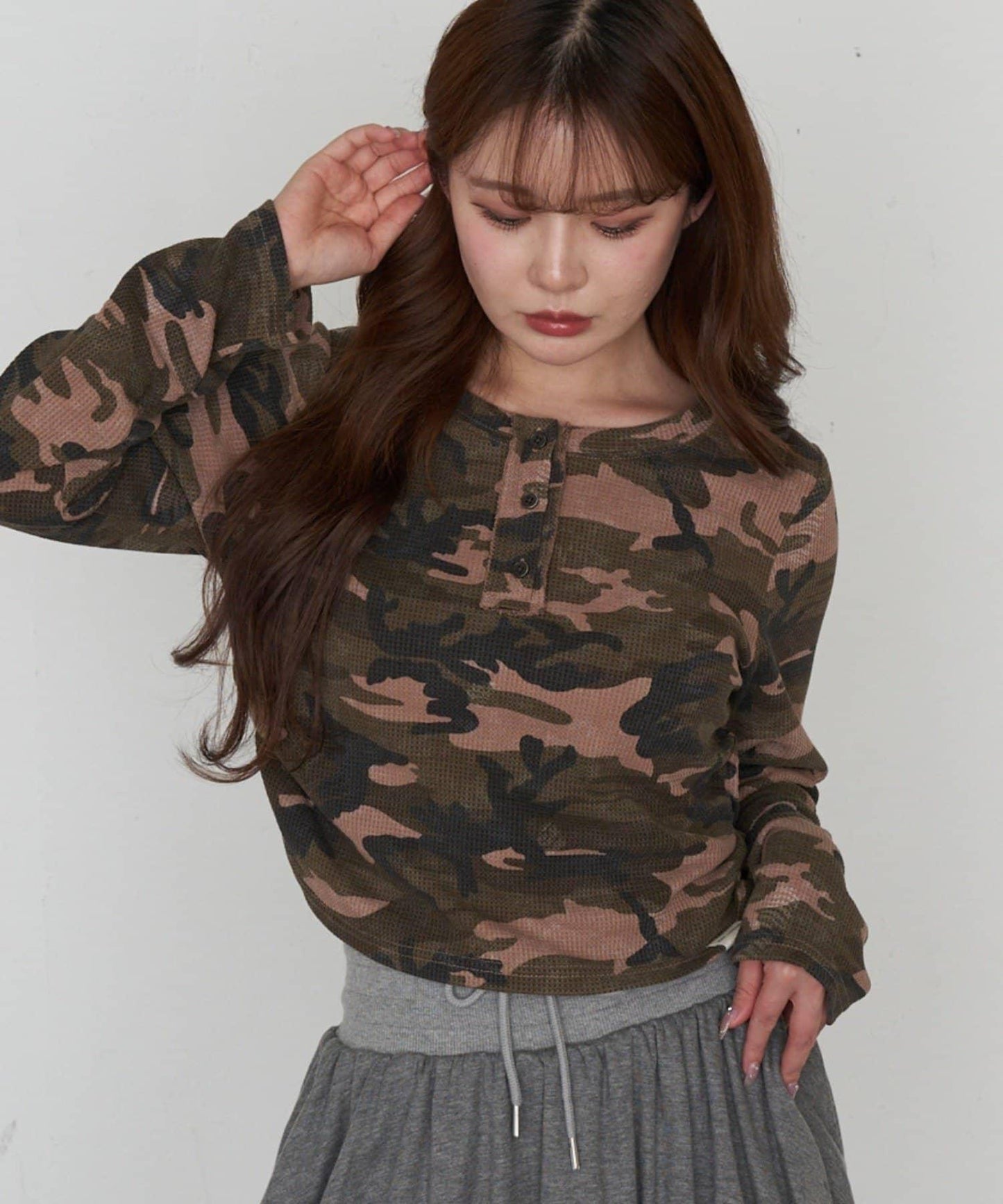 迷彩華夫格亨利領T恤