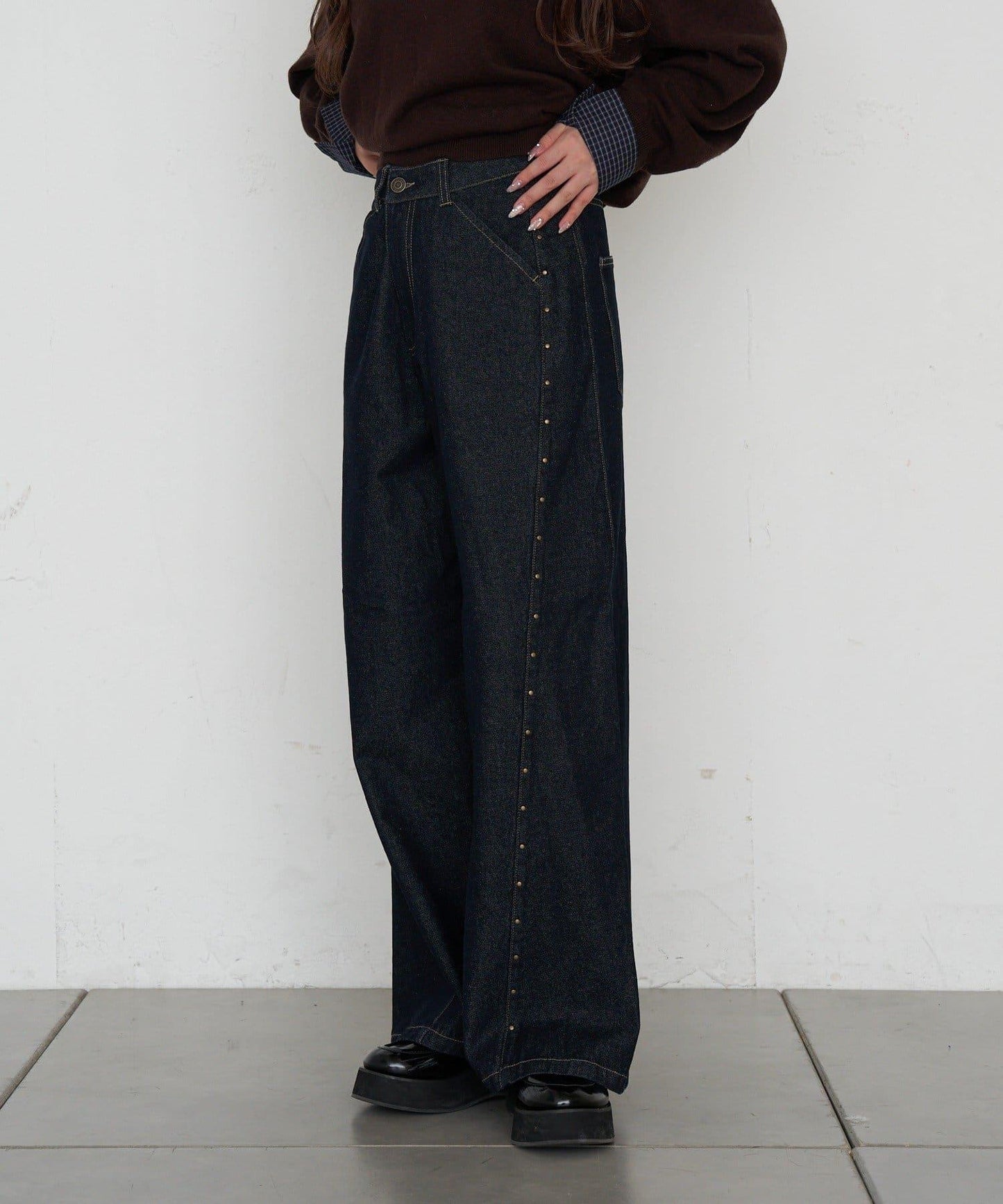 鉚釘裝飾寬鬆牛仔褲