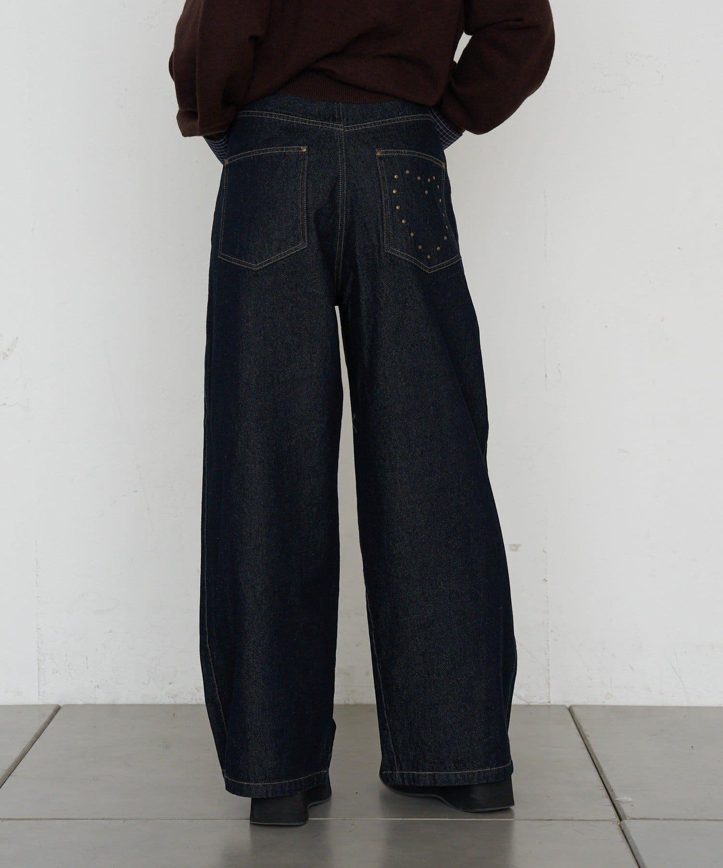 鉚釘裝飾寬鬆牛仔褲