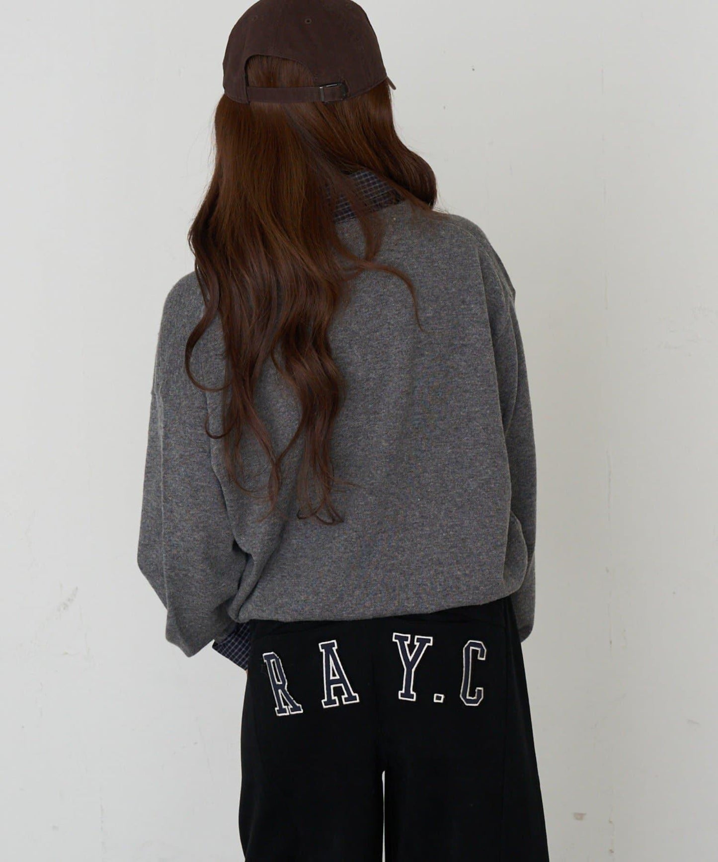 帶領V領刺繡針織衫