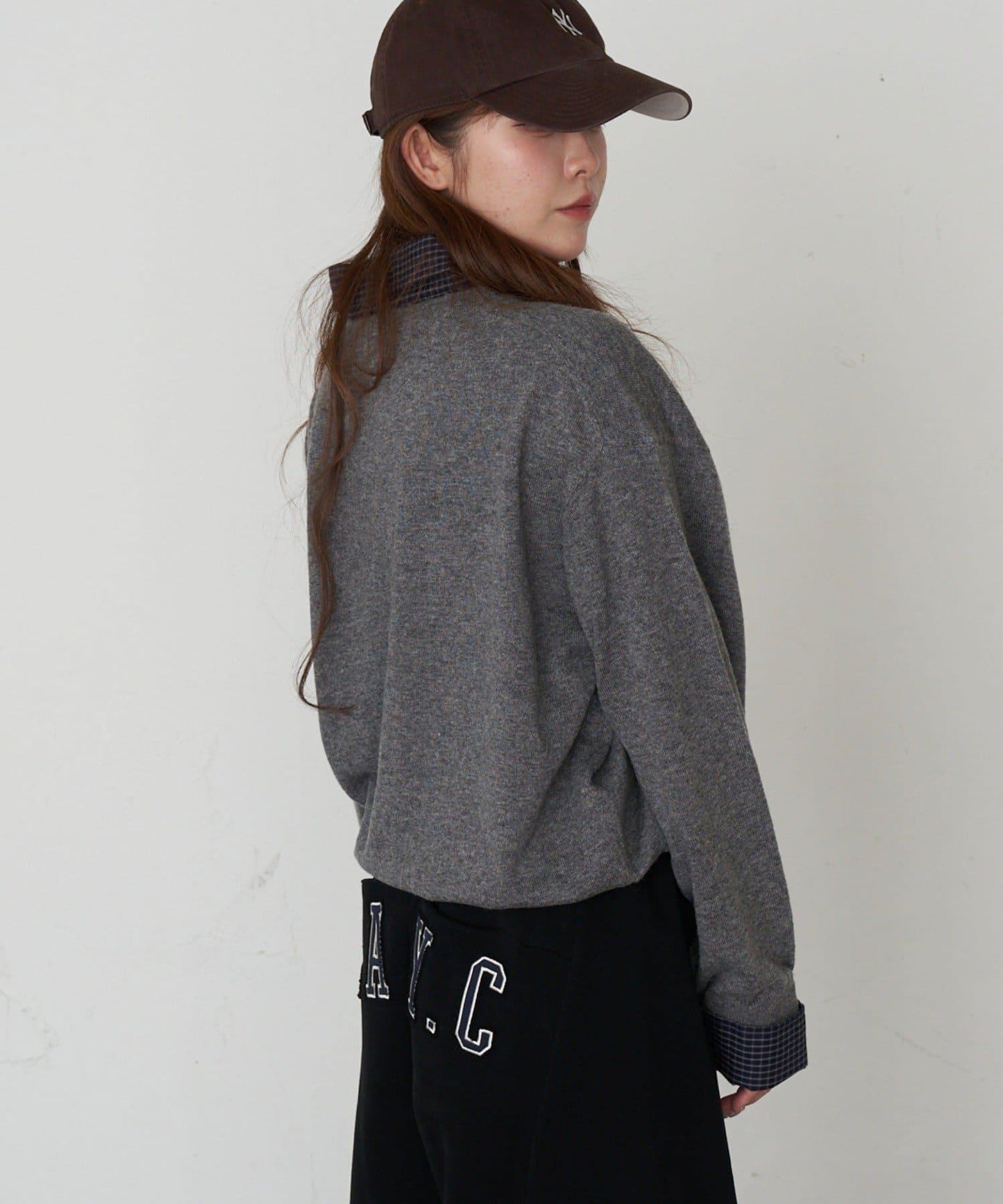 帶領V領刺繡針織衫