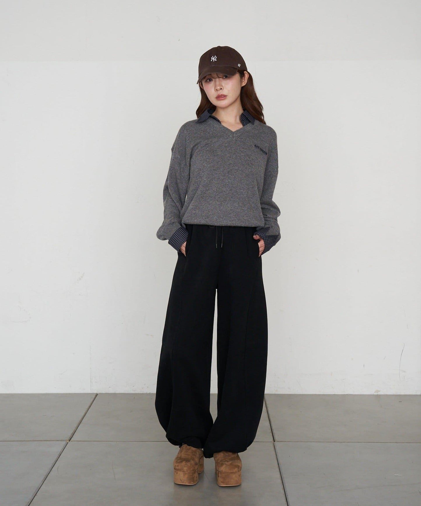 帶領V領刺繡針織衫