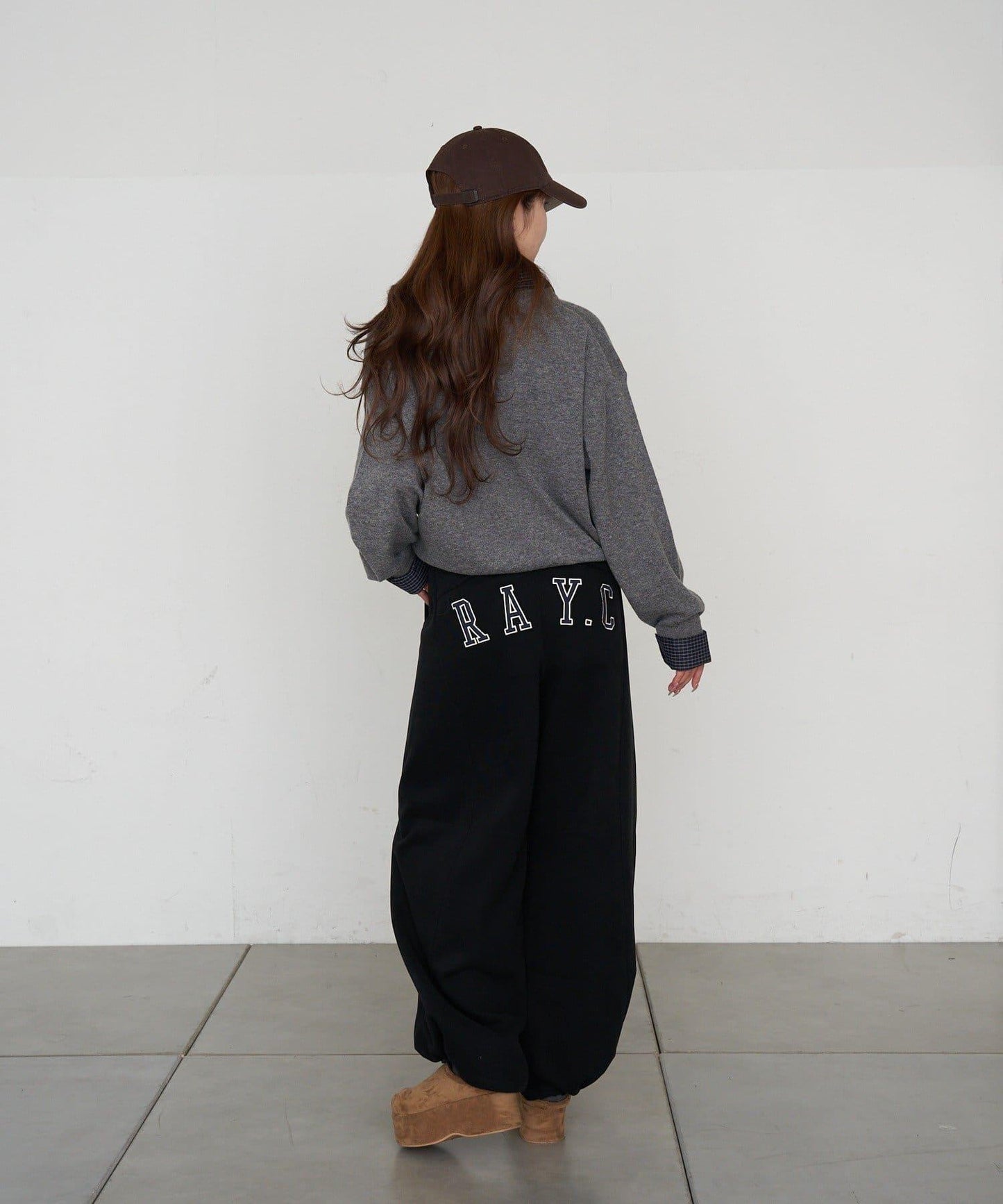 帶領V領刺繡針織衫