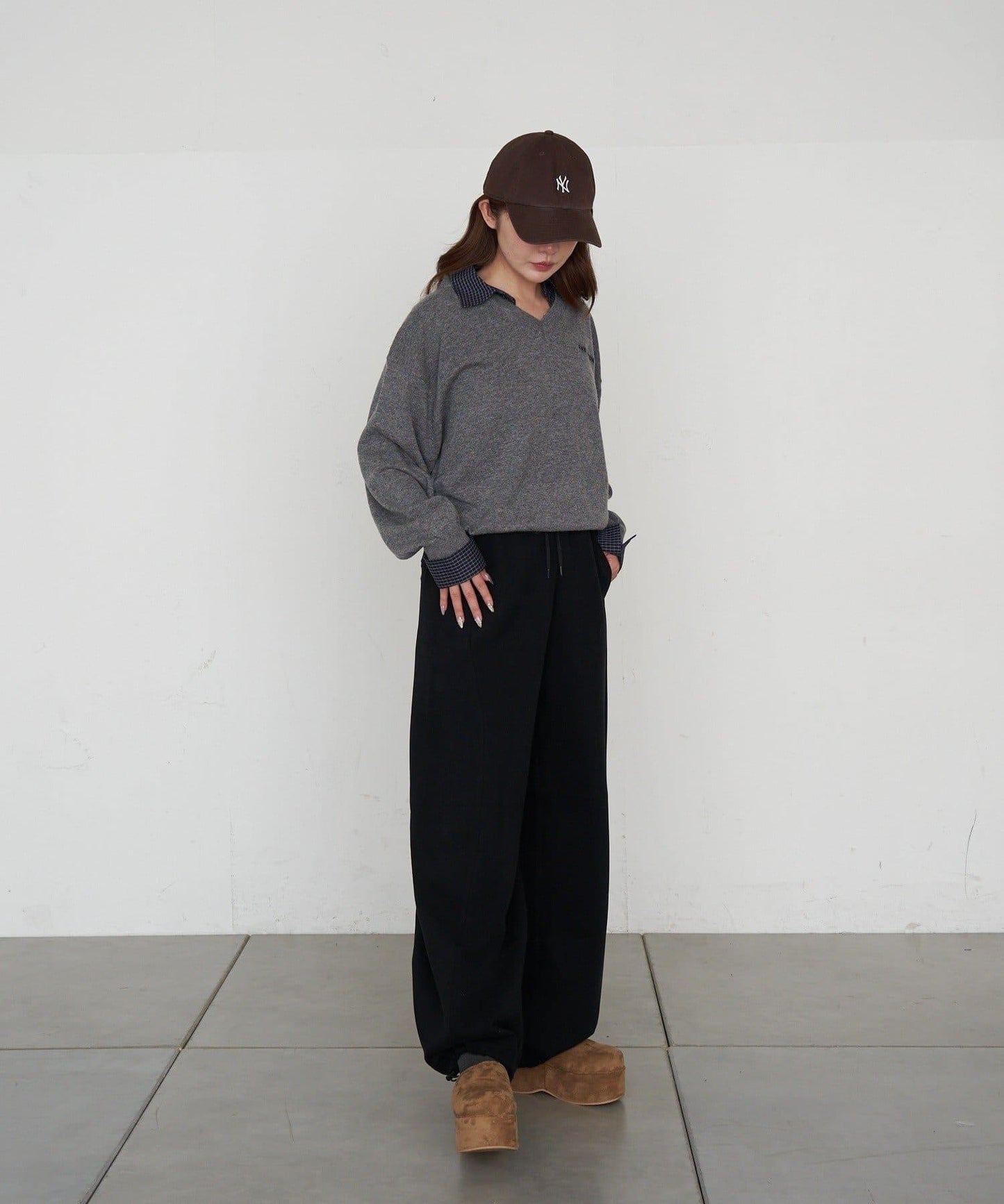 帶領V領刺繡針織衫