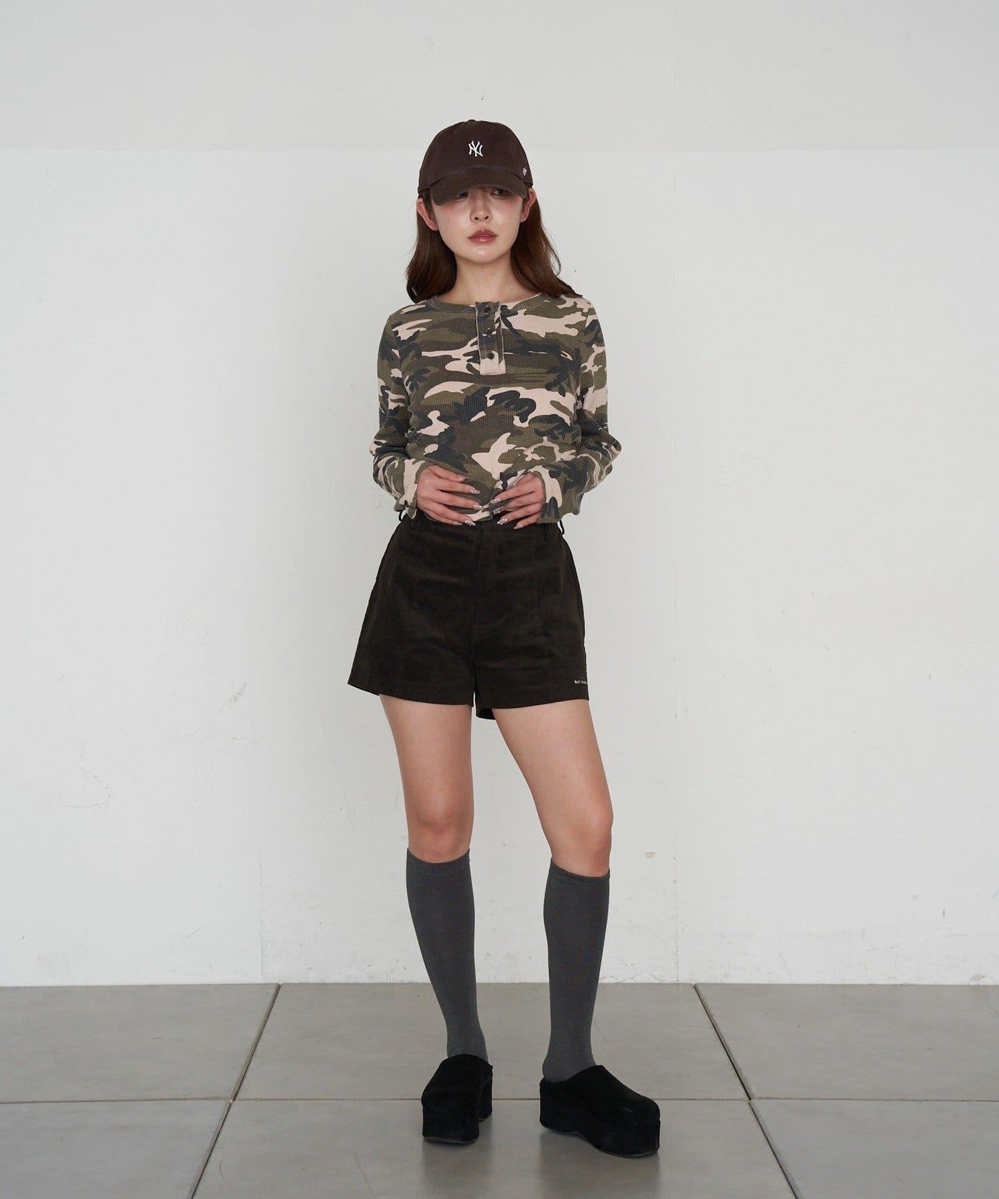 迷彩華夫格亨利領T恤