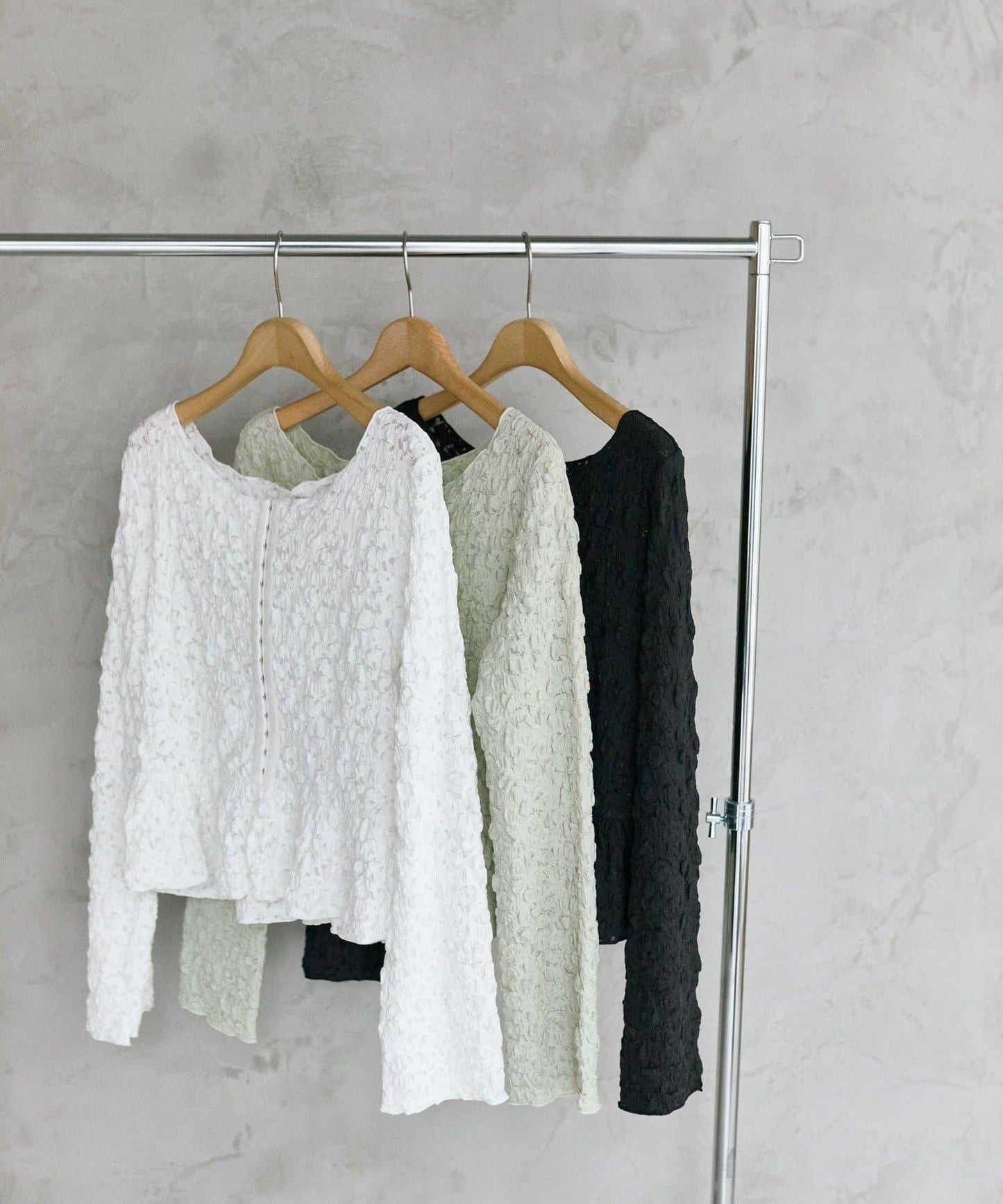 褶皺荷葉邊上衣