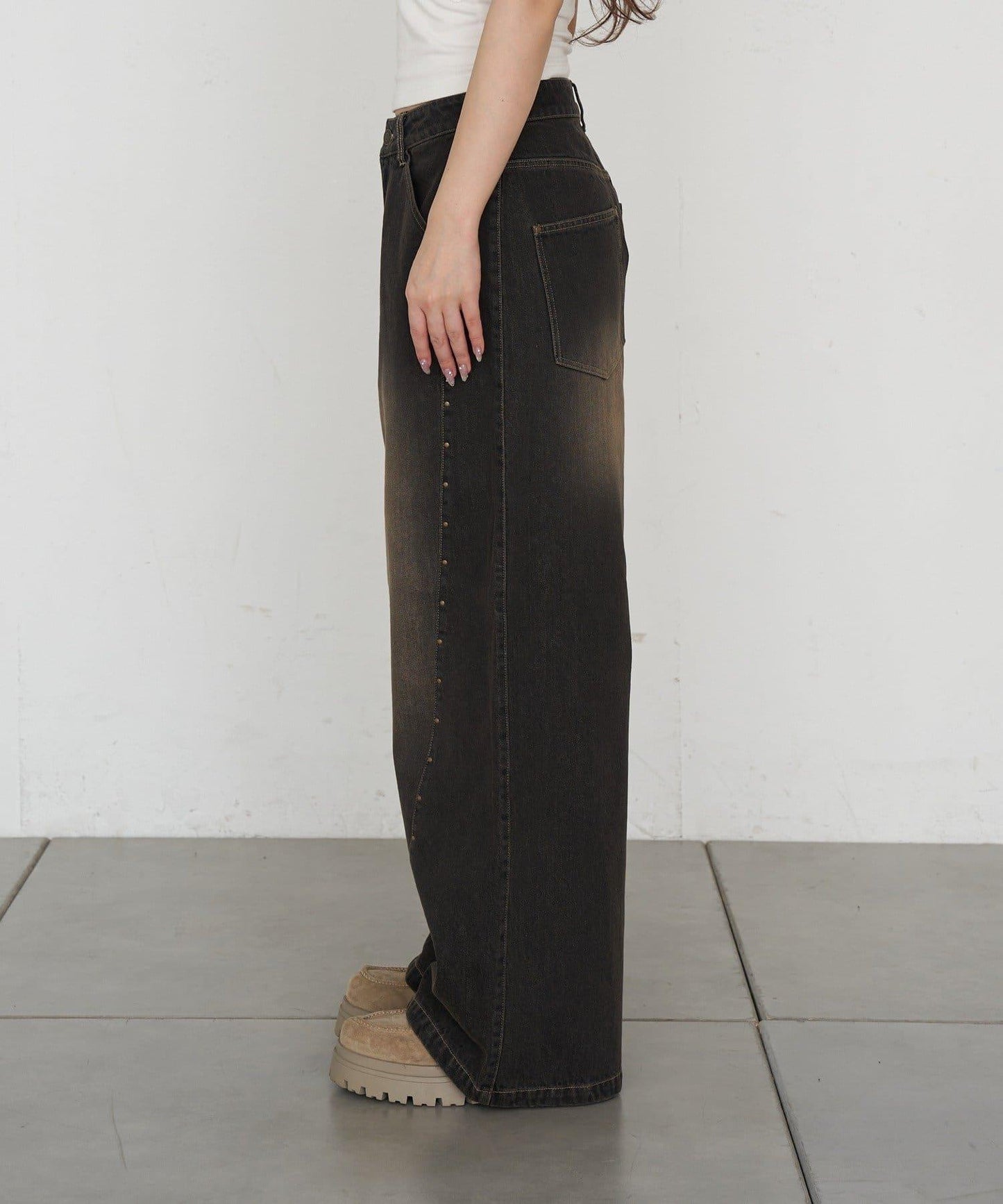 鉚釘裝飾寬鬆牛仔褲