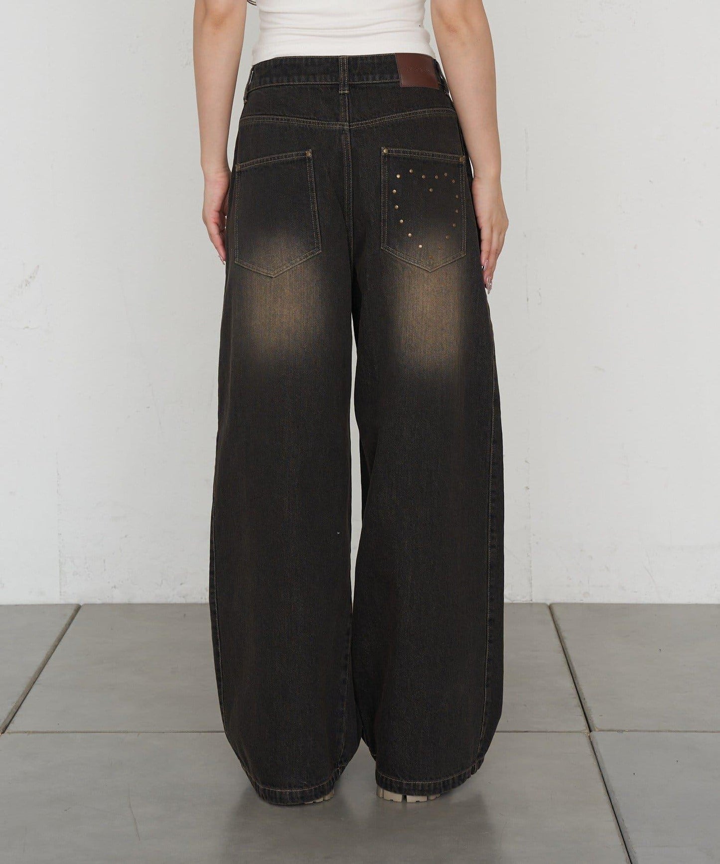 鉚釘裝飾寬鬆牛仔褲