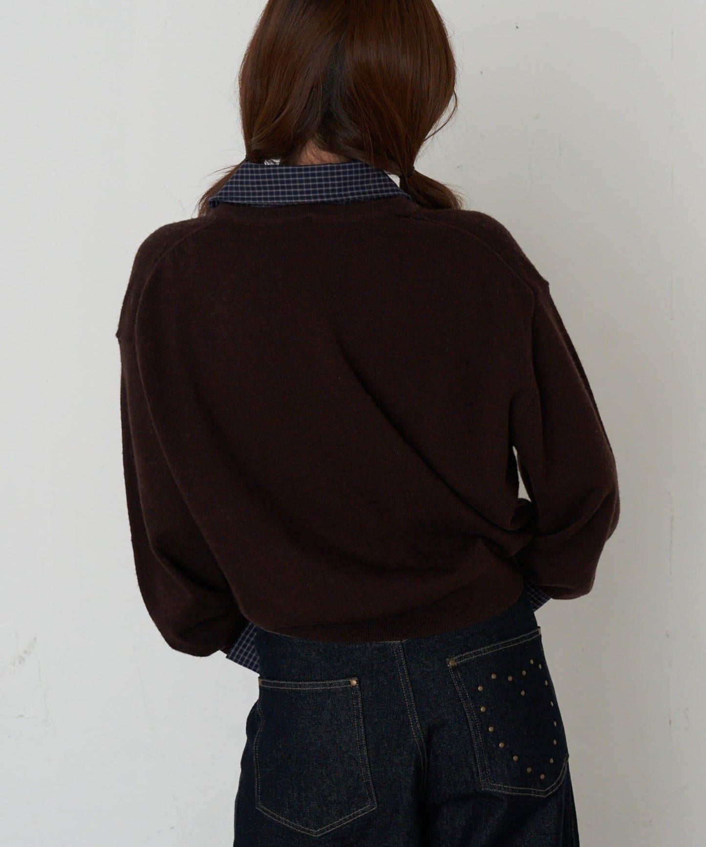 帶領V領刺繡針織衫