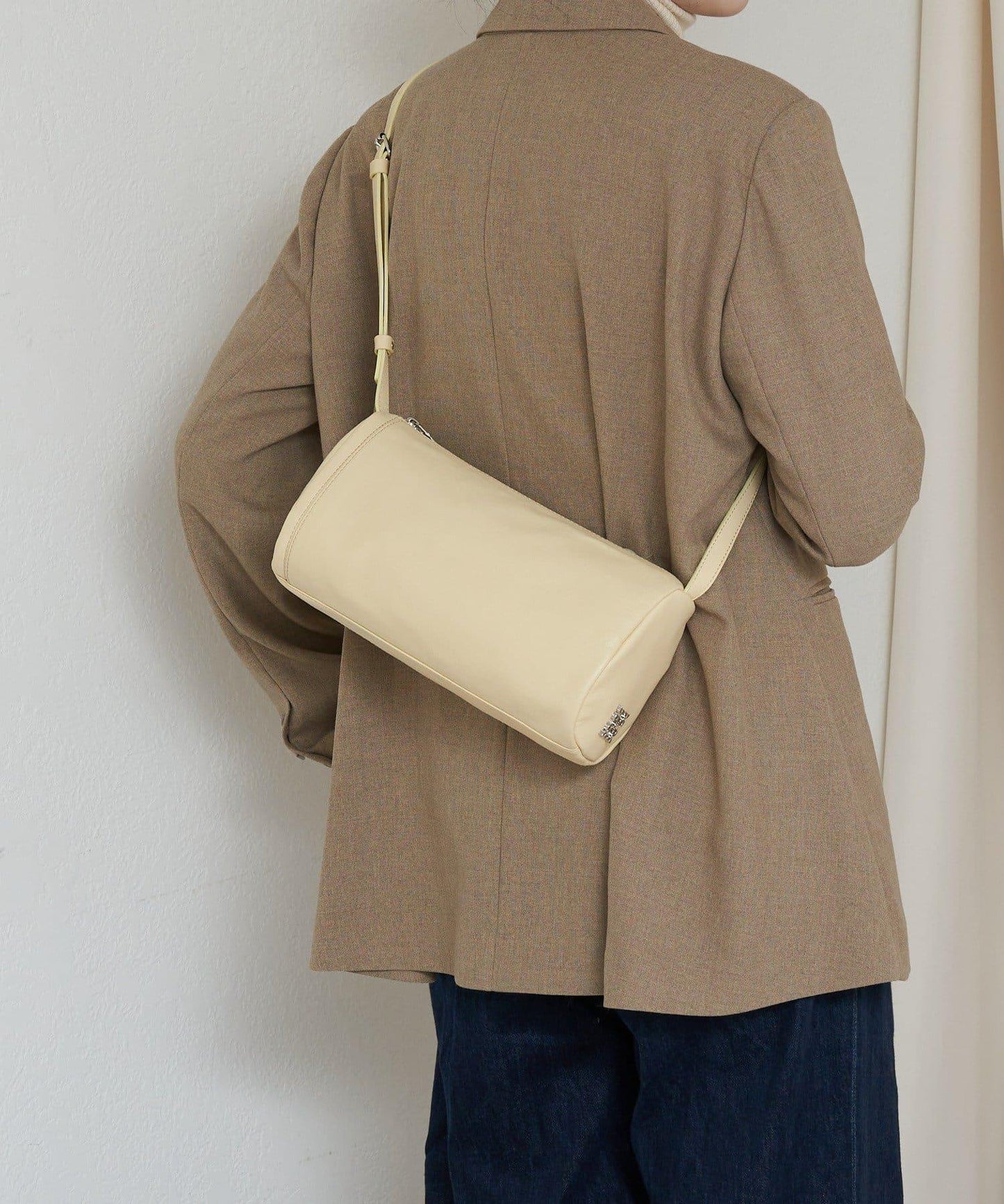 軟皮卷式單肩包