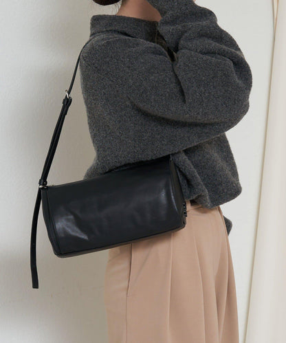軟皮卷式單肩包