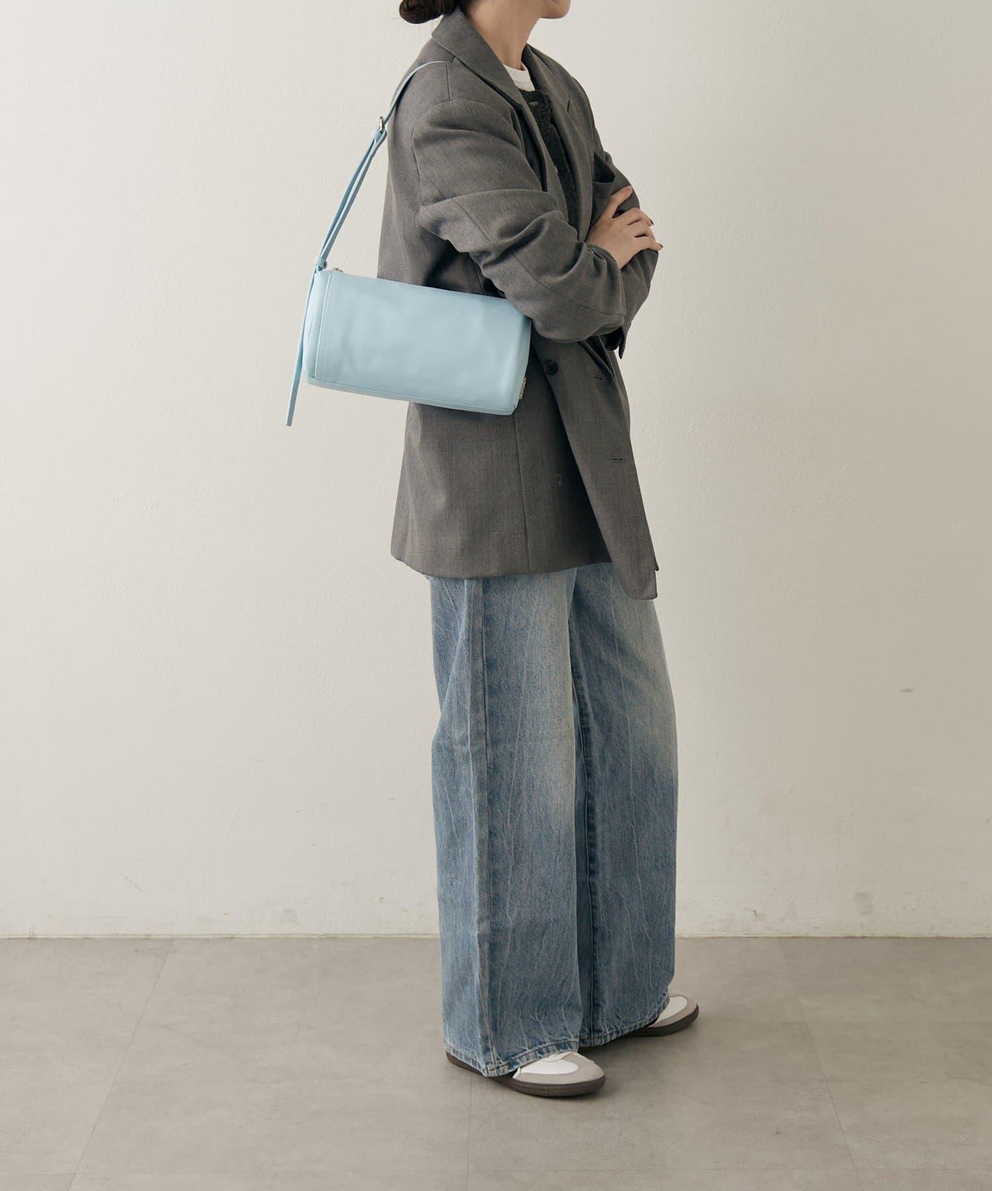 軟皮卷式單肩包