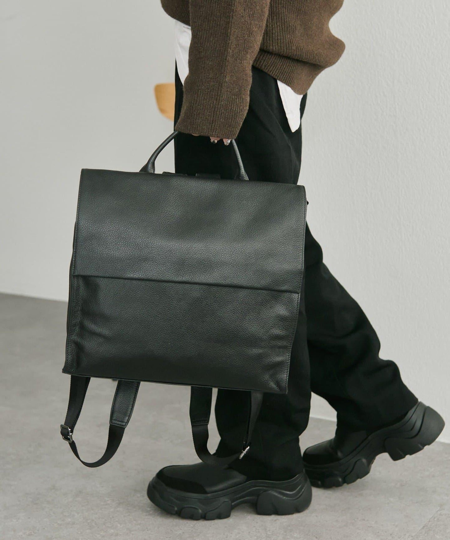 《本革/A4尺寸適用》皮革翻蓋雙肩包