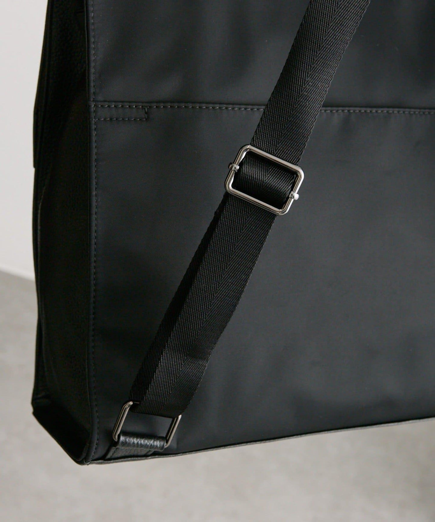 《本革/A4尺寸適用》皮革翻蓋雙肩包