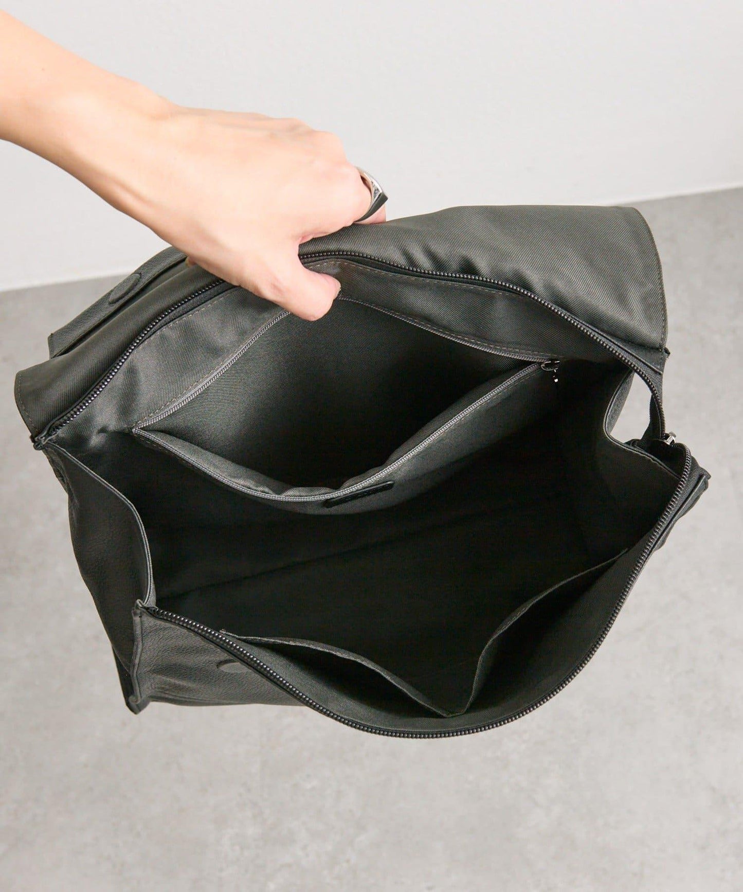 《本革/A4尺寸適用》皮革翻蓋雙肩包