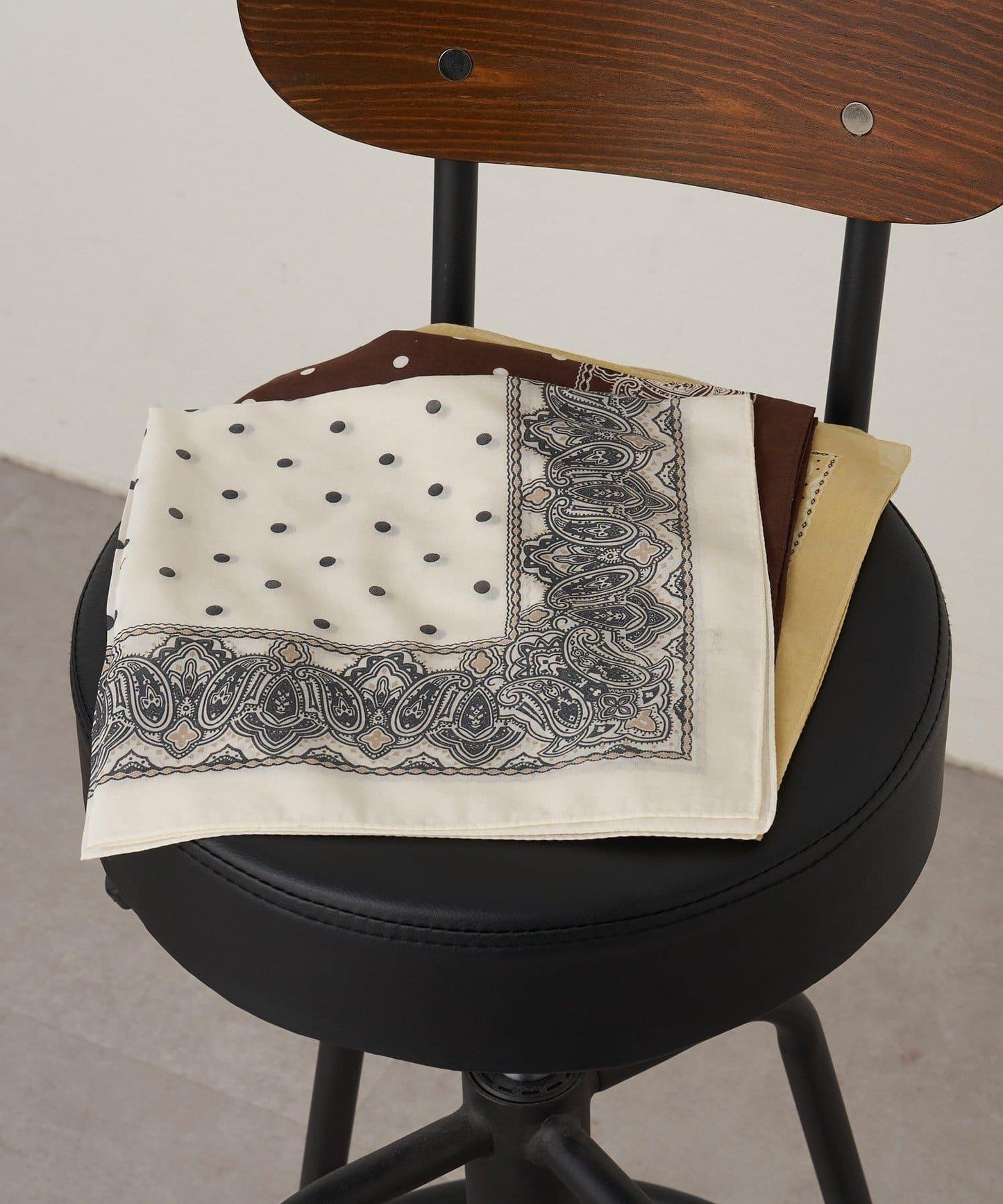 佩斯利波點圍巾