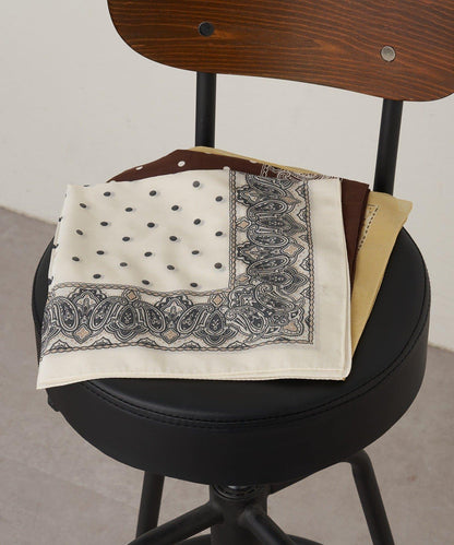 佩斯利波點圍巾