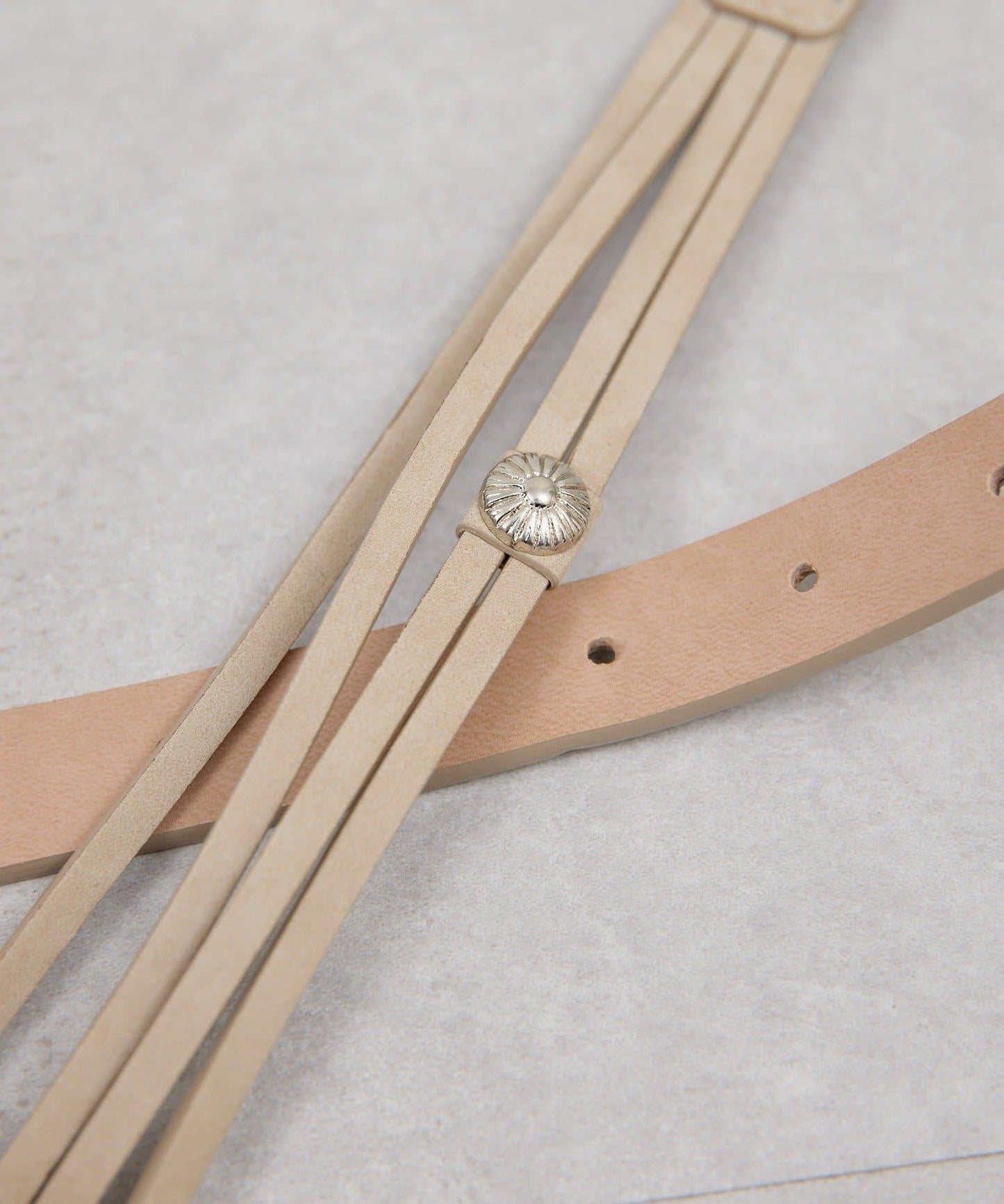 點綴裝飾釦皮帶