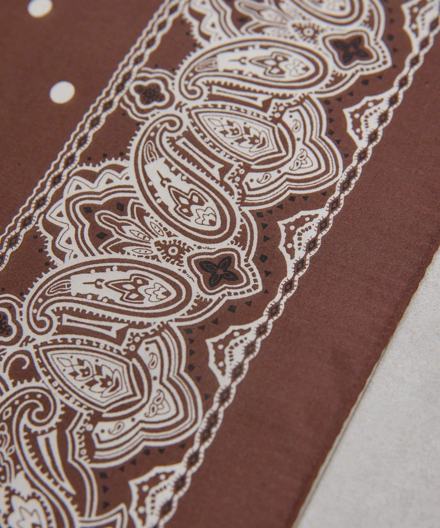 佩斯利波點圍巾