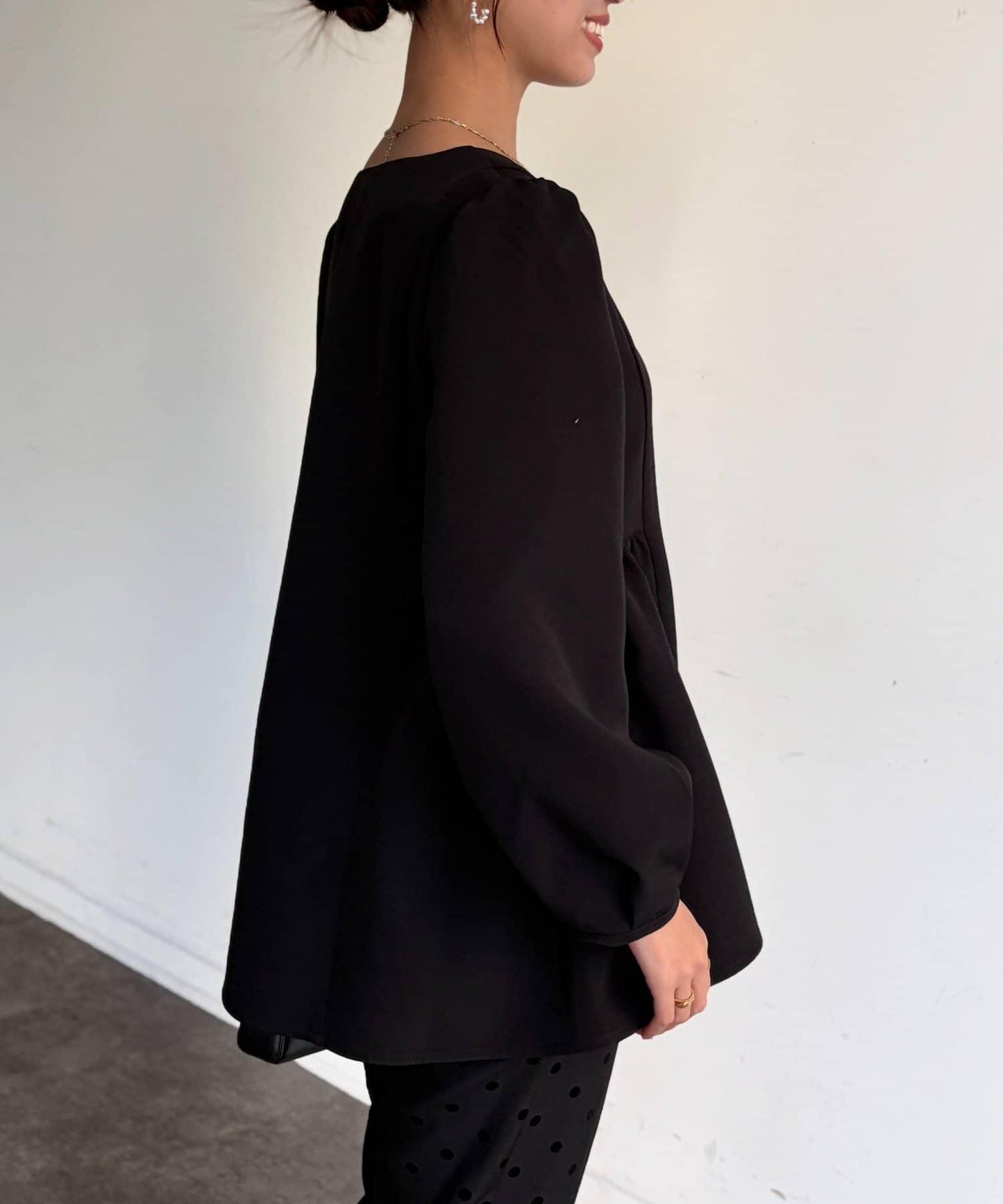 【可用於正式場合】荷葉邊上衣