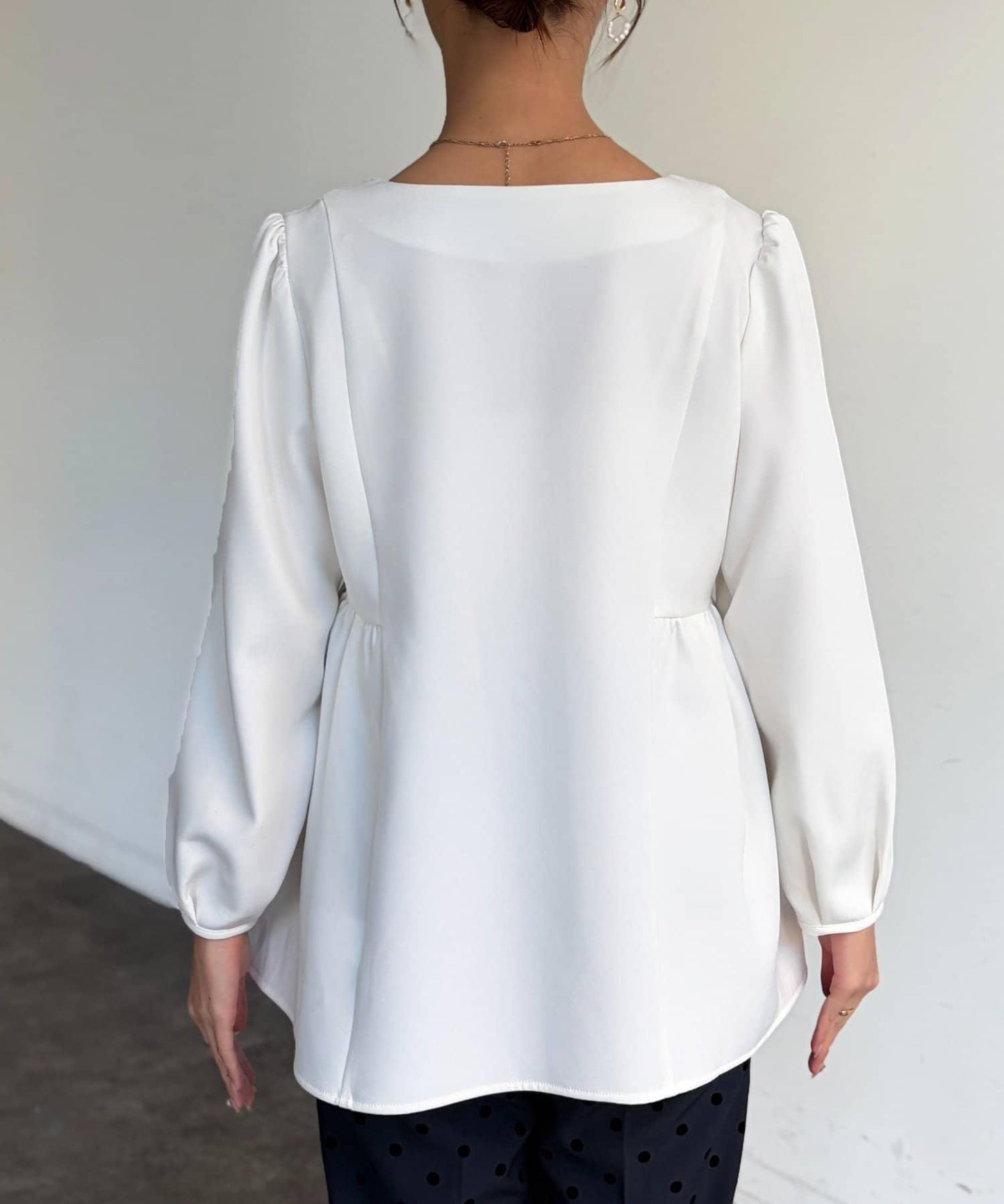 【可用於正式場合】荷葉邊上衣