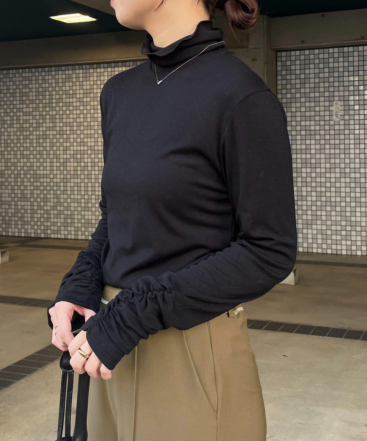 高領袖部褶皺長袖T恤