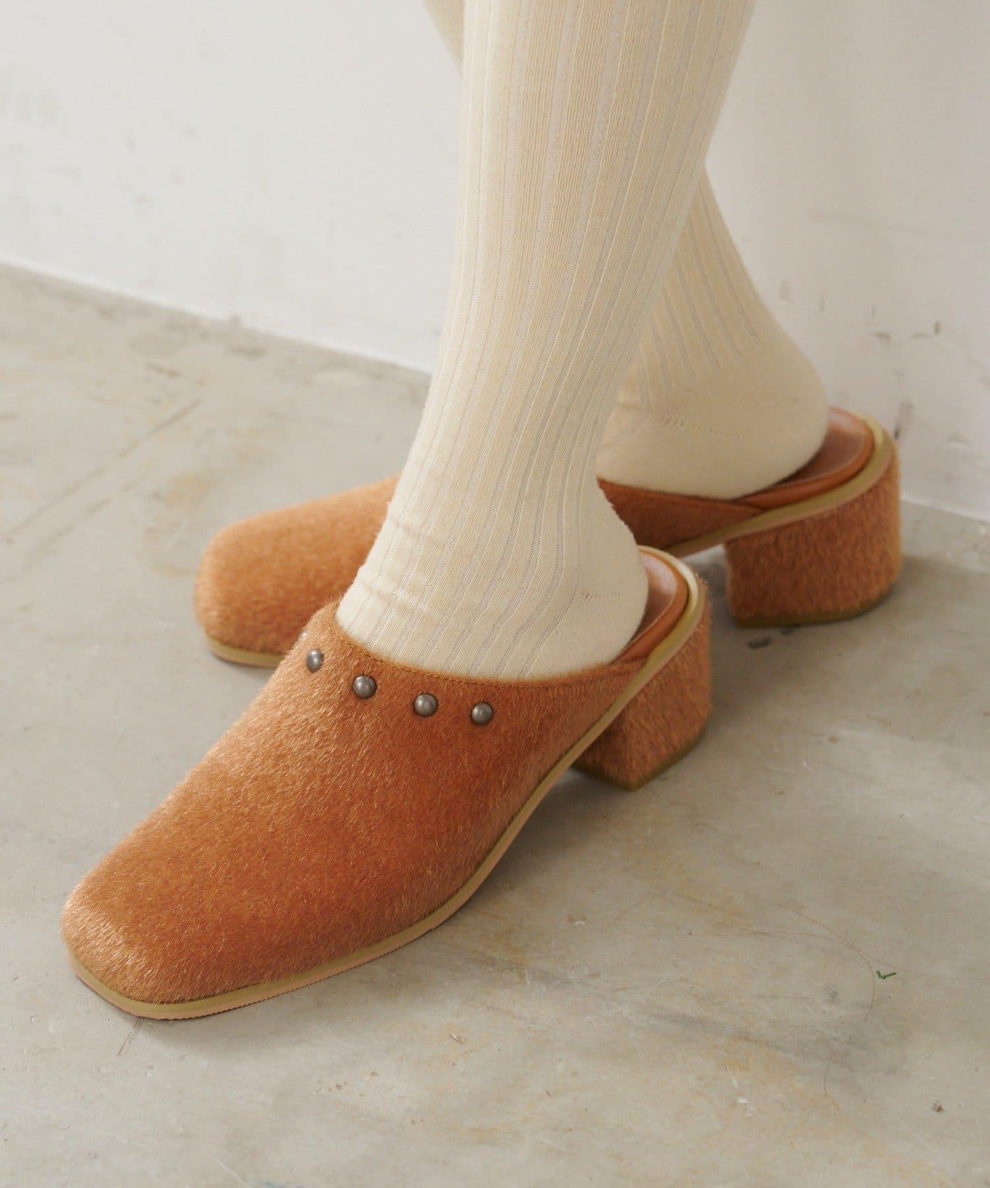 哈拉科拉圓頭鉚釘穆勒鞋