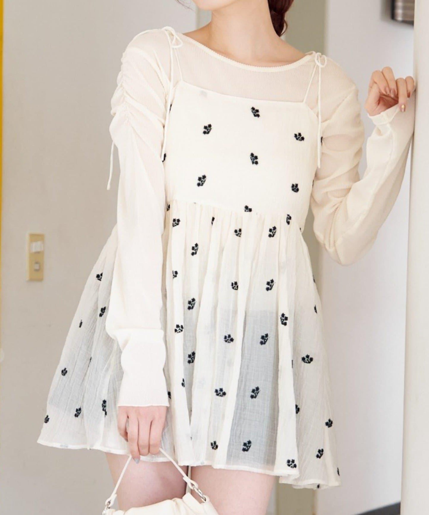 花卉刺繡吊帶長款上衣