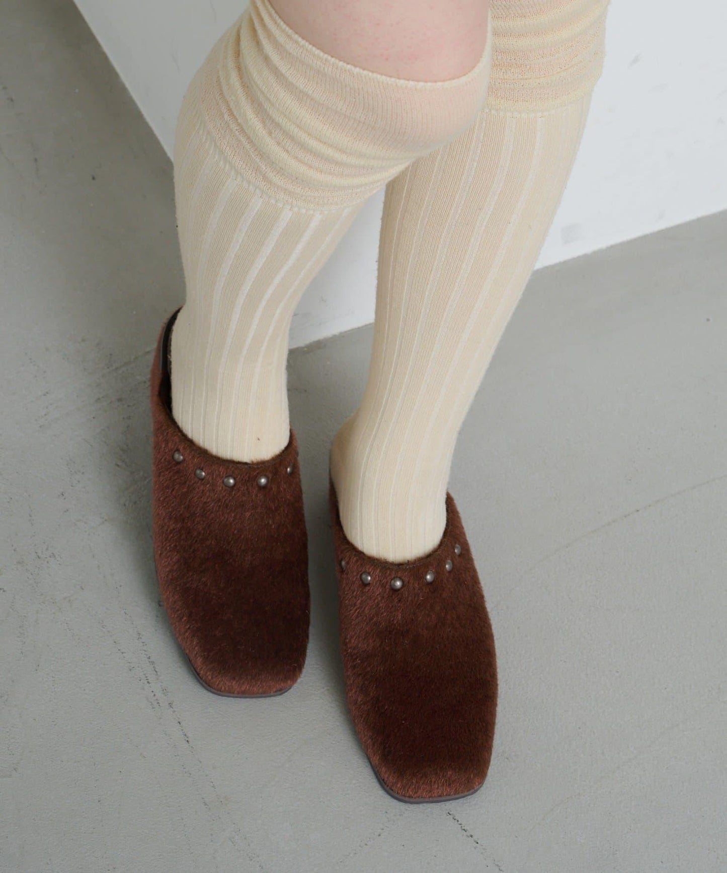 哈拉科拉圓頭鉚釘穆勒鞋