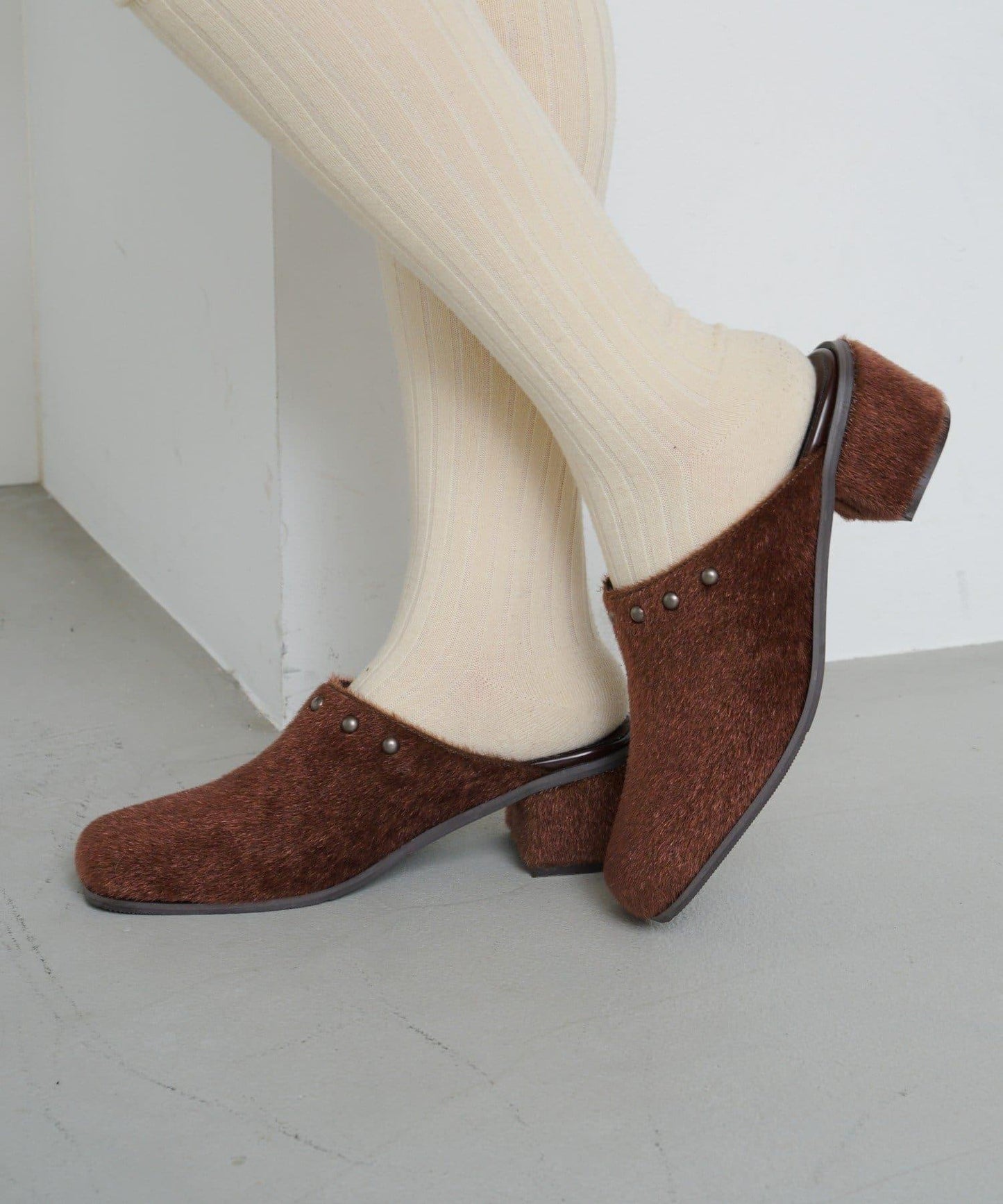 哈拉科拉圓頭鉚釘穆勒鞋