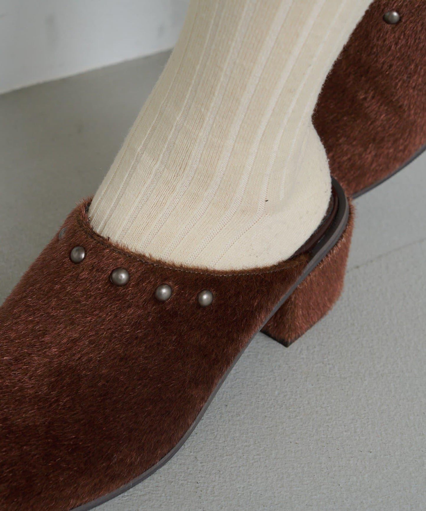 哈拉科拉圓頭鉚釘穆勒鞋