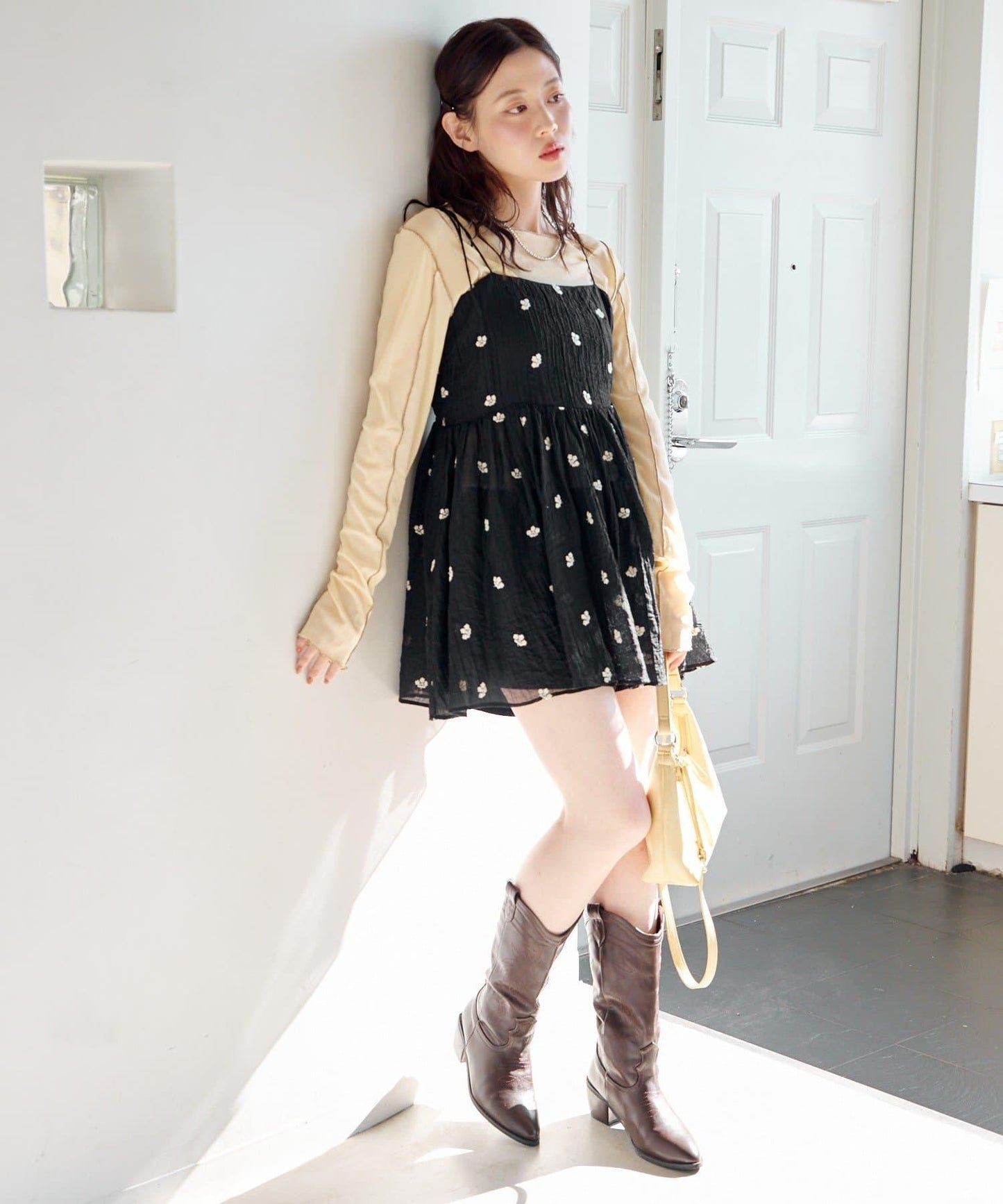 花卉刺繡吊帶長款上衣