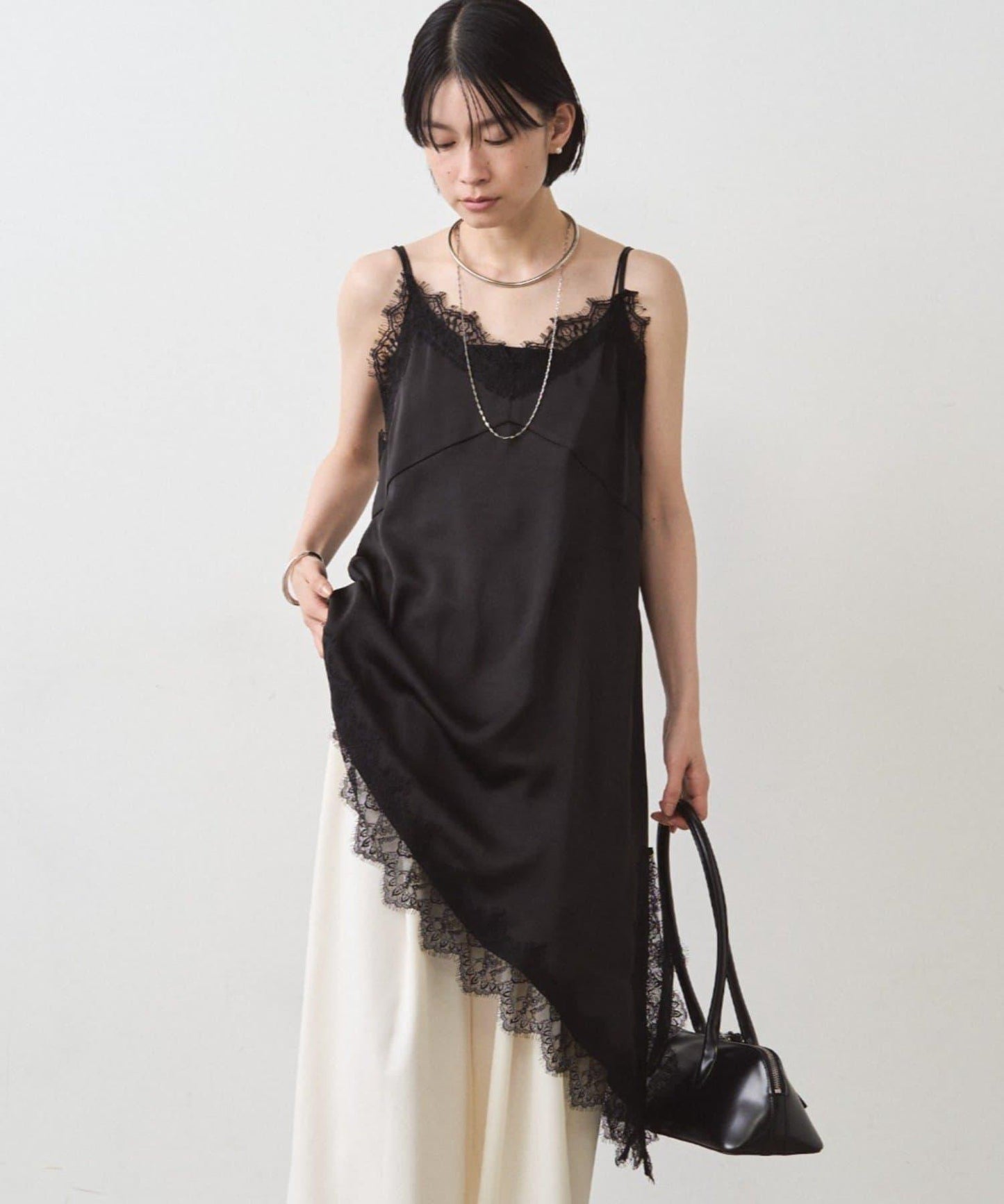 緞面蕾絲不對稱吊帶