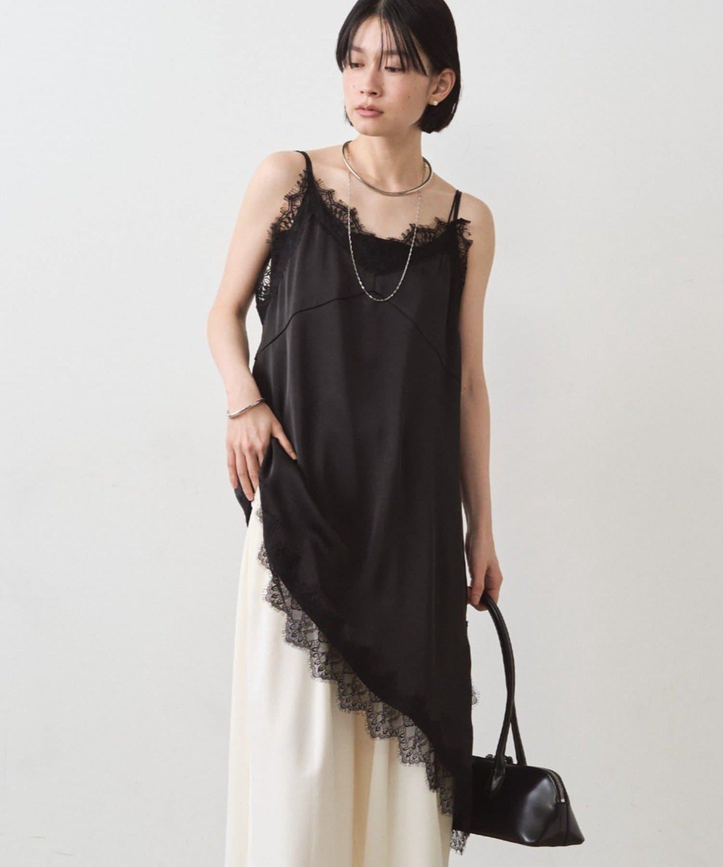 緞面蕾絲不對稱吊帶