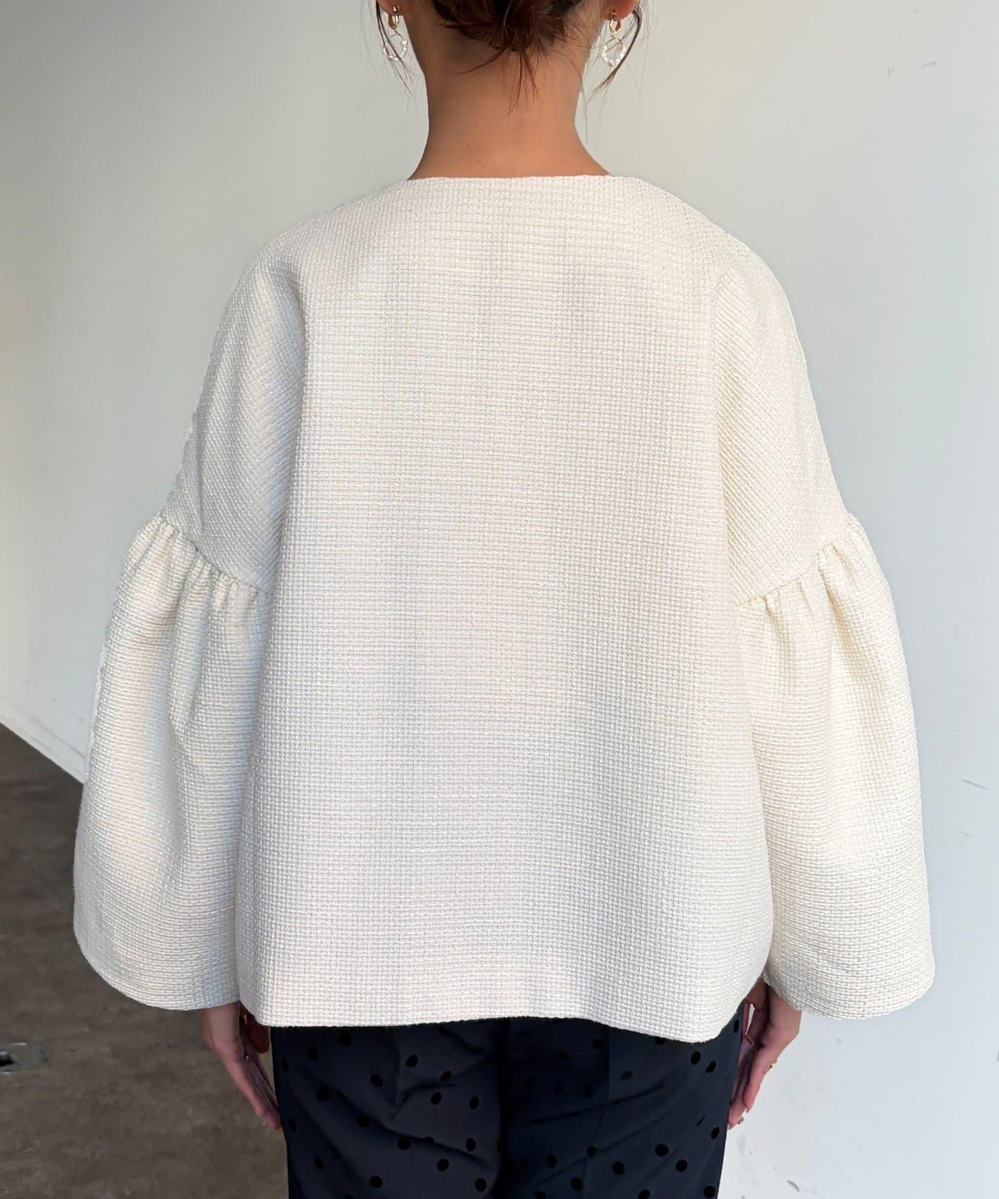 可用於正式場合的喇叭袖花呢夾克